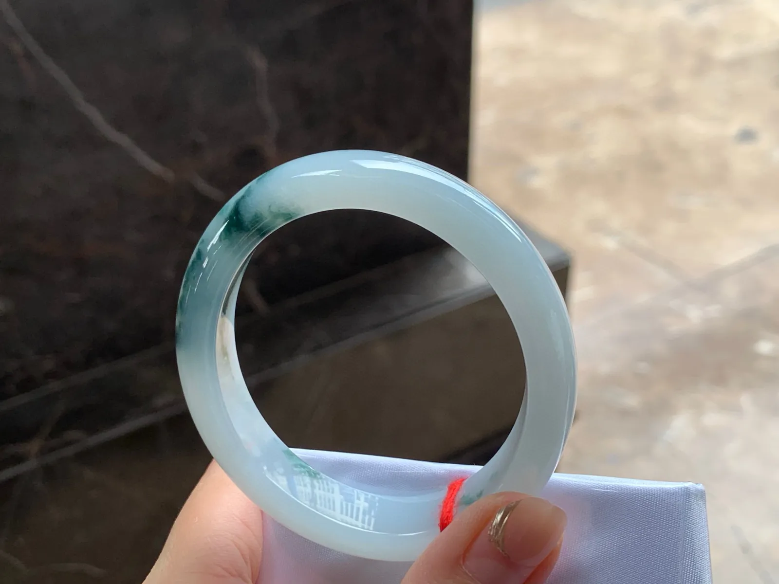 飘花贵妃镯
细腻清爽 54.8/13/8mm