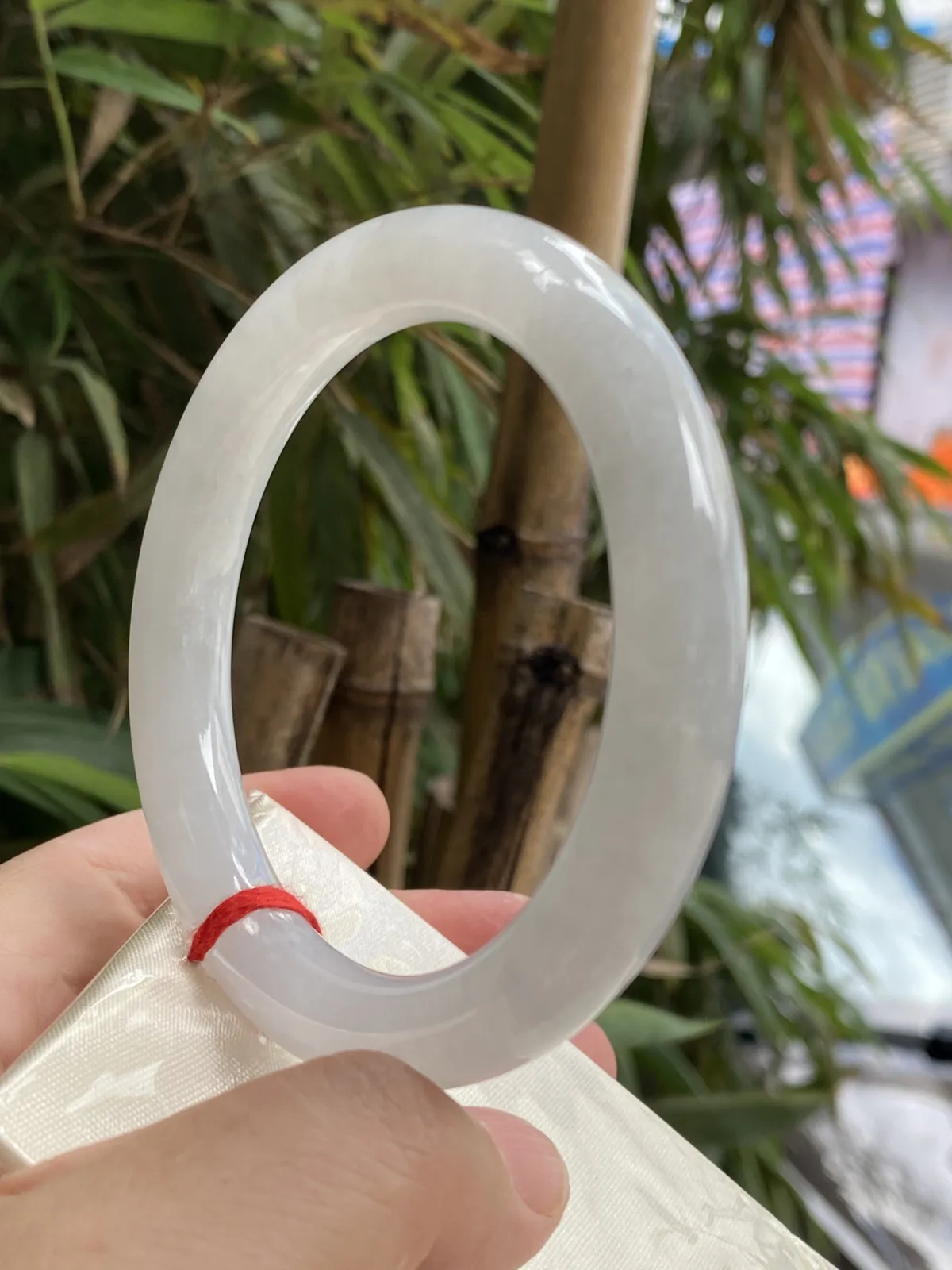 推荐【59.7圈圆条镯】大圈口，冰冰糯糯，水水润润，细腻，种老，水头好，超值～～ 细腻59.7*10.6*10.2
