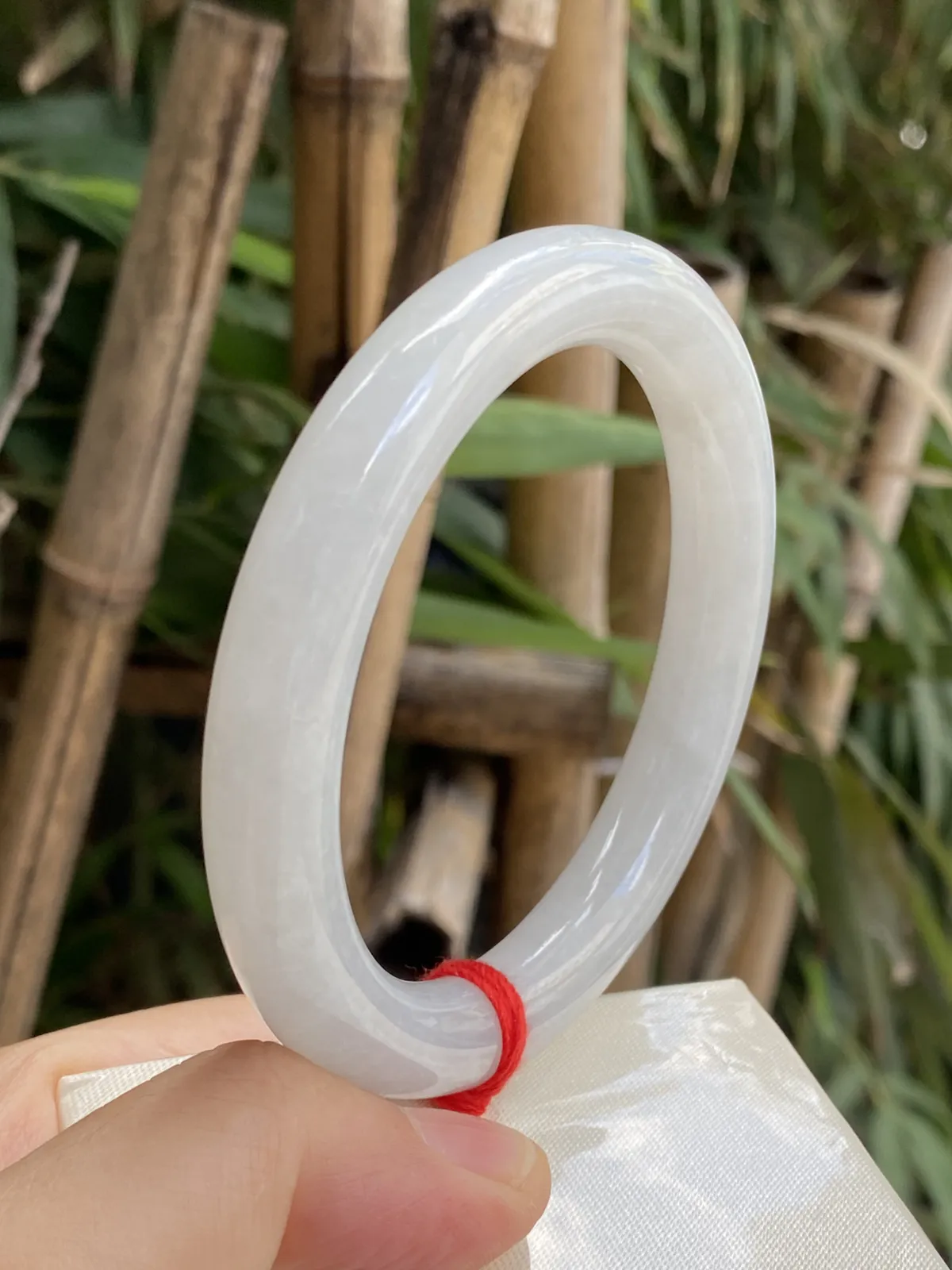 推荐【59.1圈圆条镯】冰冰糯糯，水水润润，细腻，种老，水头好，超值～～ 细腻59.1*10.5*10