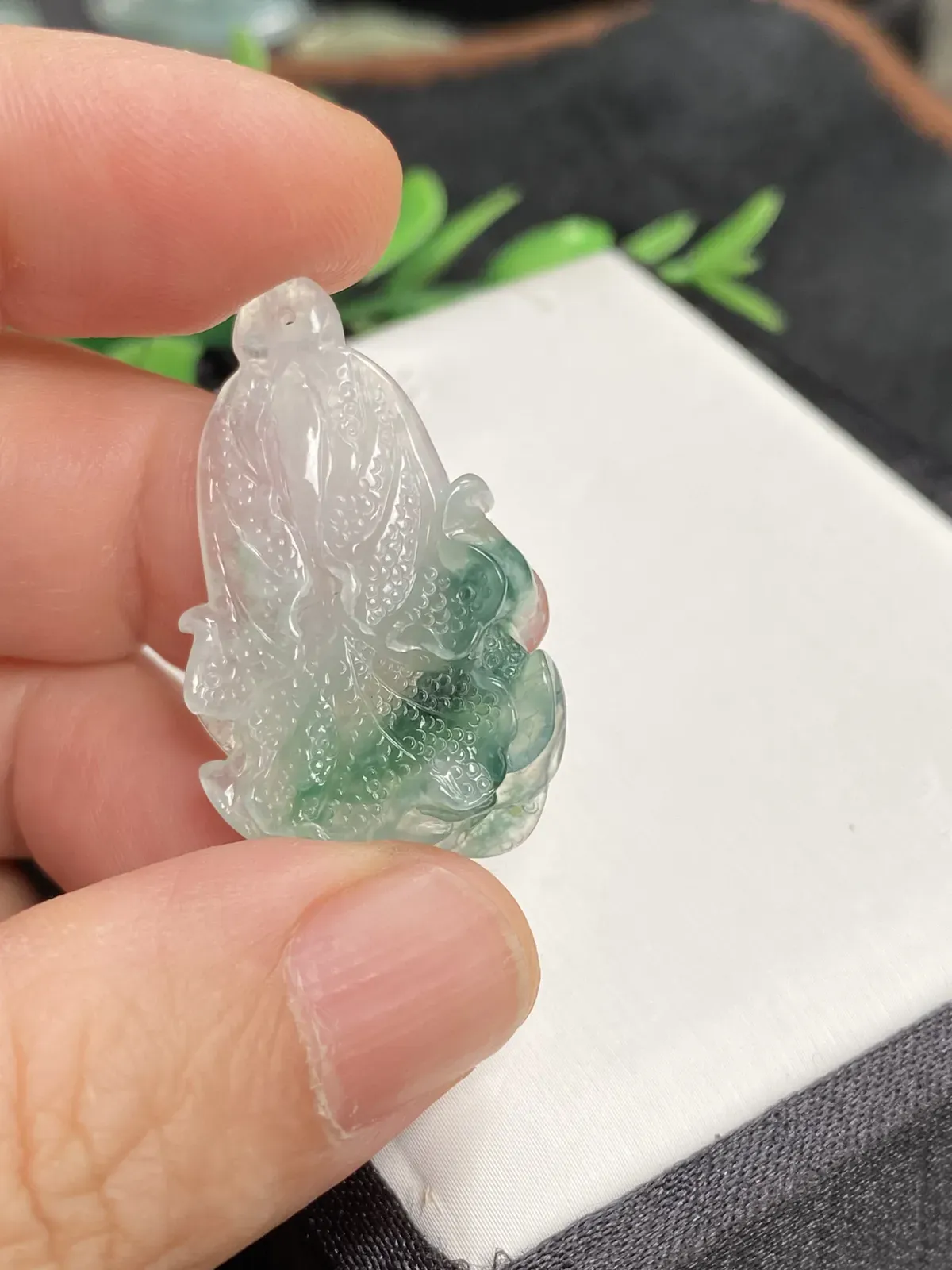 推荐【冰飘花白菜】百财俱来，正财偏财都招来的，无纹裂，巧雕，飘花蓝绿，水润起光，超冰透，细腻，品相佳，超值～～34.5*20*6.4