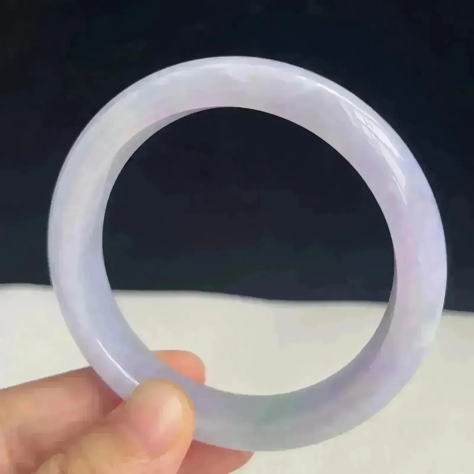 54.6mm自然光拍摄天然翡翠紫罗兰好种水正圈手镯 45.95克