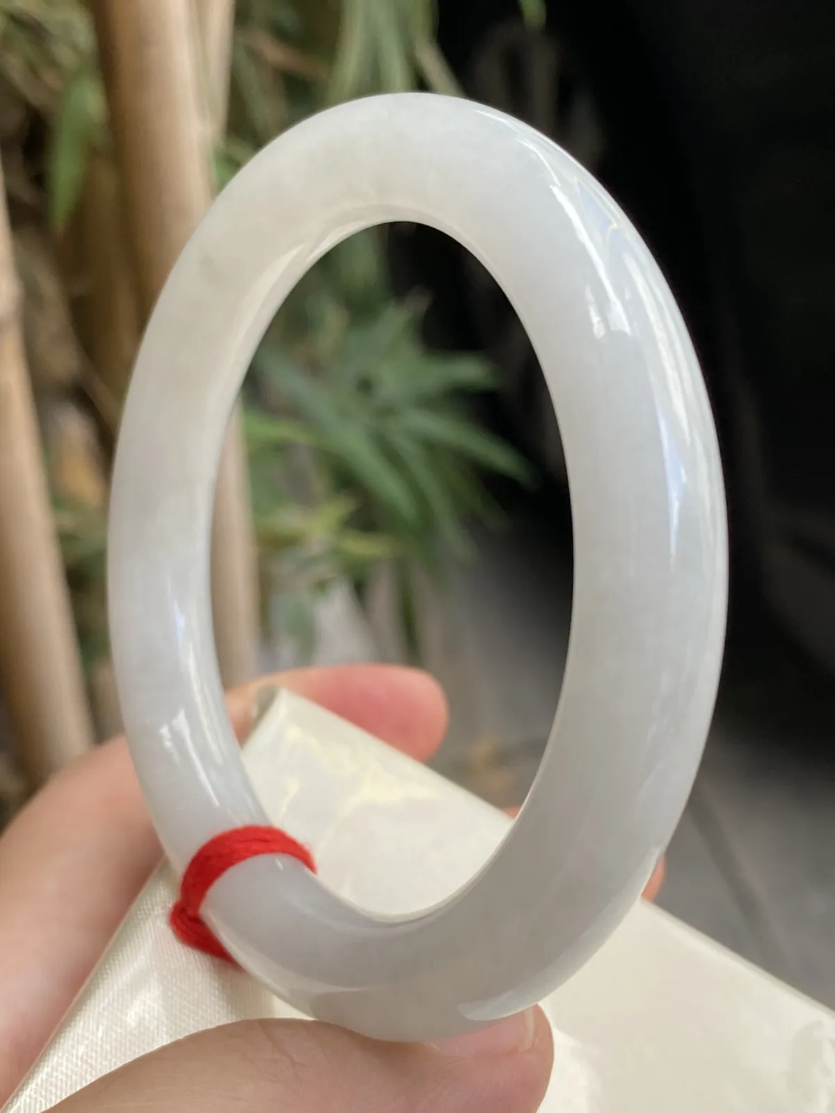 推荐【59.1圈圆条镯】冰冰糯糯，水水润润，细腻，种老，水头好，超值～～ 细腻59.1*10.5*10