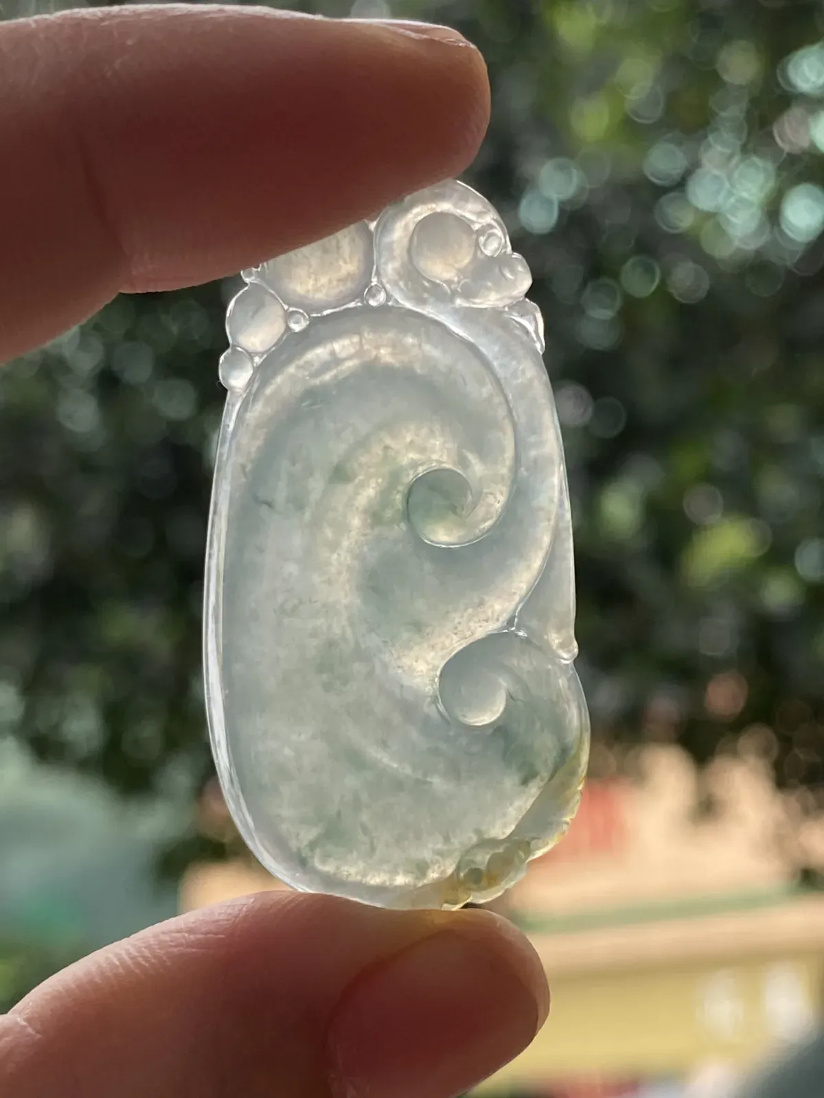 推荐【冰飘花三彩如意】无纹裂，水润冰透，起光，飘蓝花招财黄翡，细腻种老，超值～～