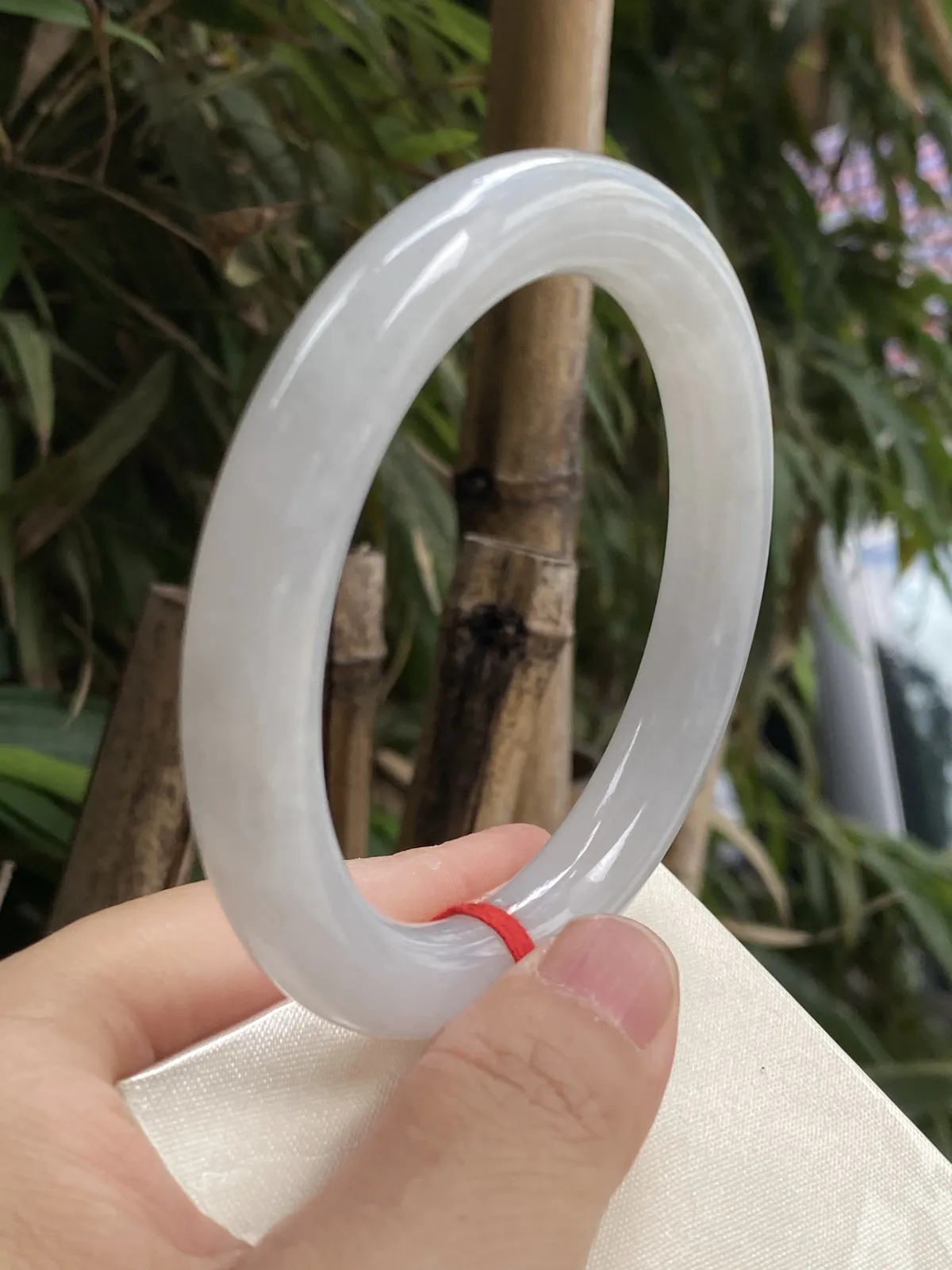 推荐【59.7圈圆条镯】大圈口，冰冰糯糯，水水润润，细腻，种老，水头好，超值～～ 细腻59.7*10.6*10.2