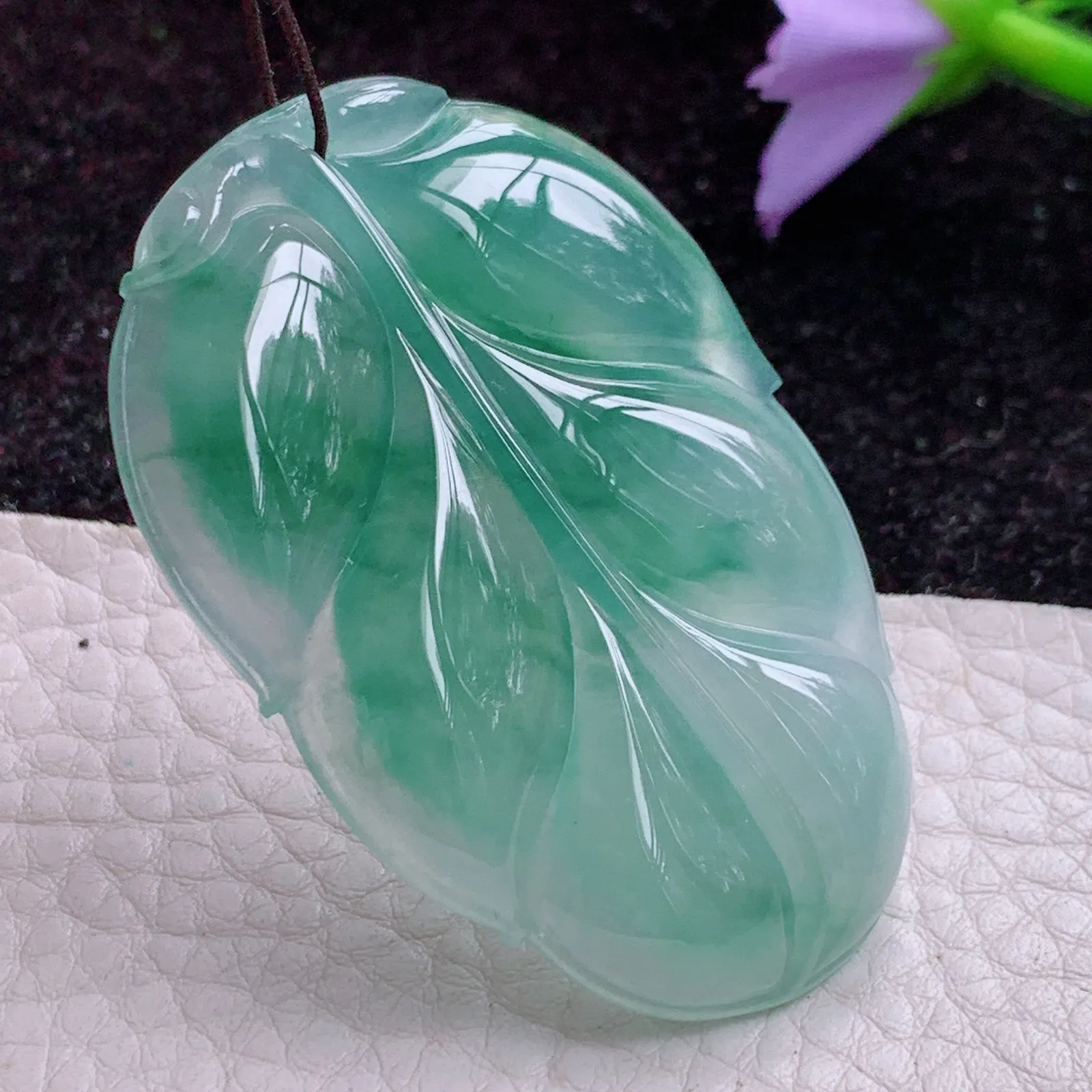 xqa实拍51.5*35*6天然翡翠胶感飘花大业有成 树叶玉吊坠 玉挂件