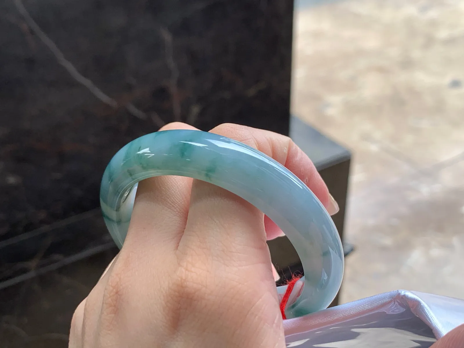 飘花手镯
玉质细腻 55/12.3/8.8mm