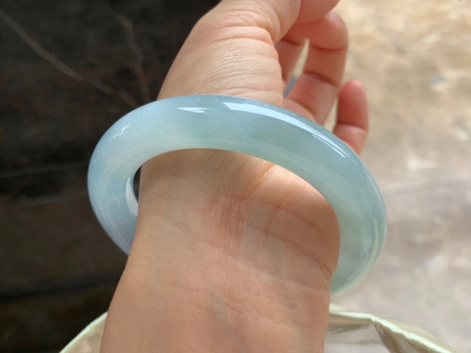 56.5-12mm
冰紫圆条手镯 淡茄紫 水润冰透 上手漂亮