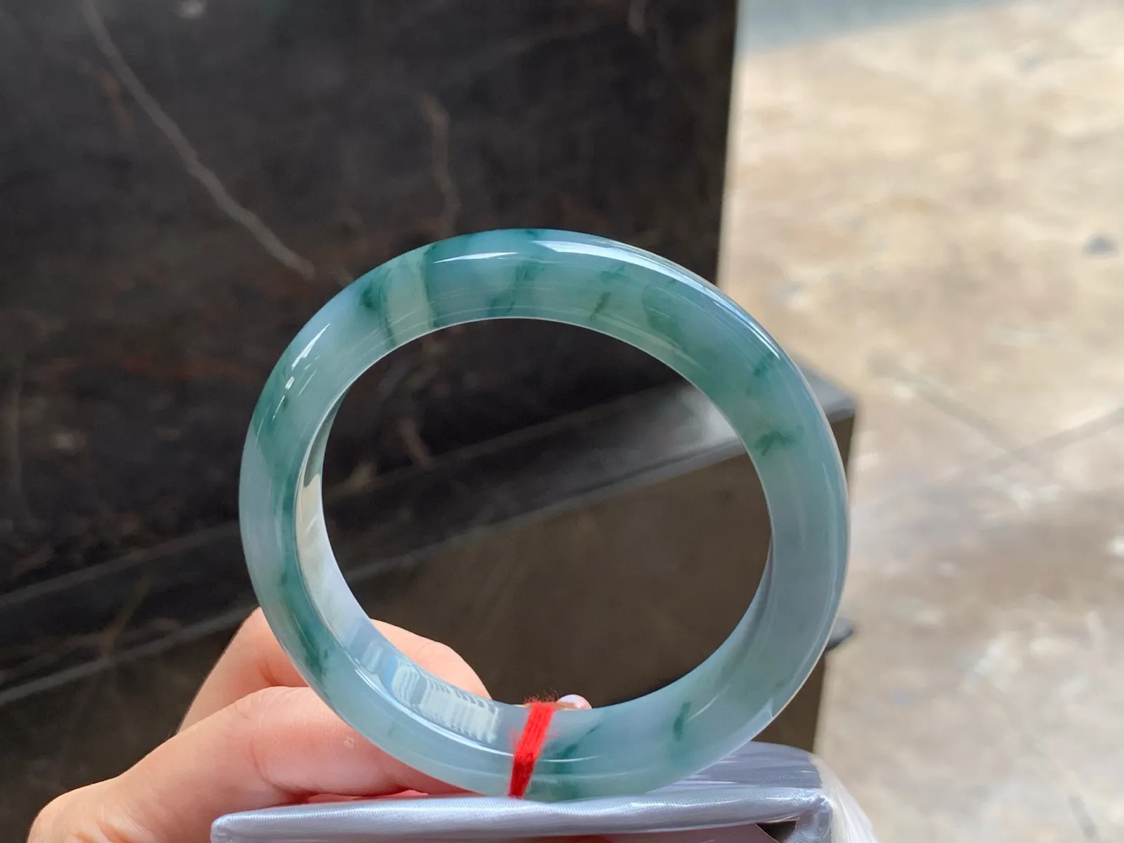 飘花手镯
玉质细腻 55/12.3/8.8mm
