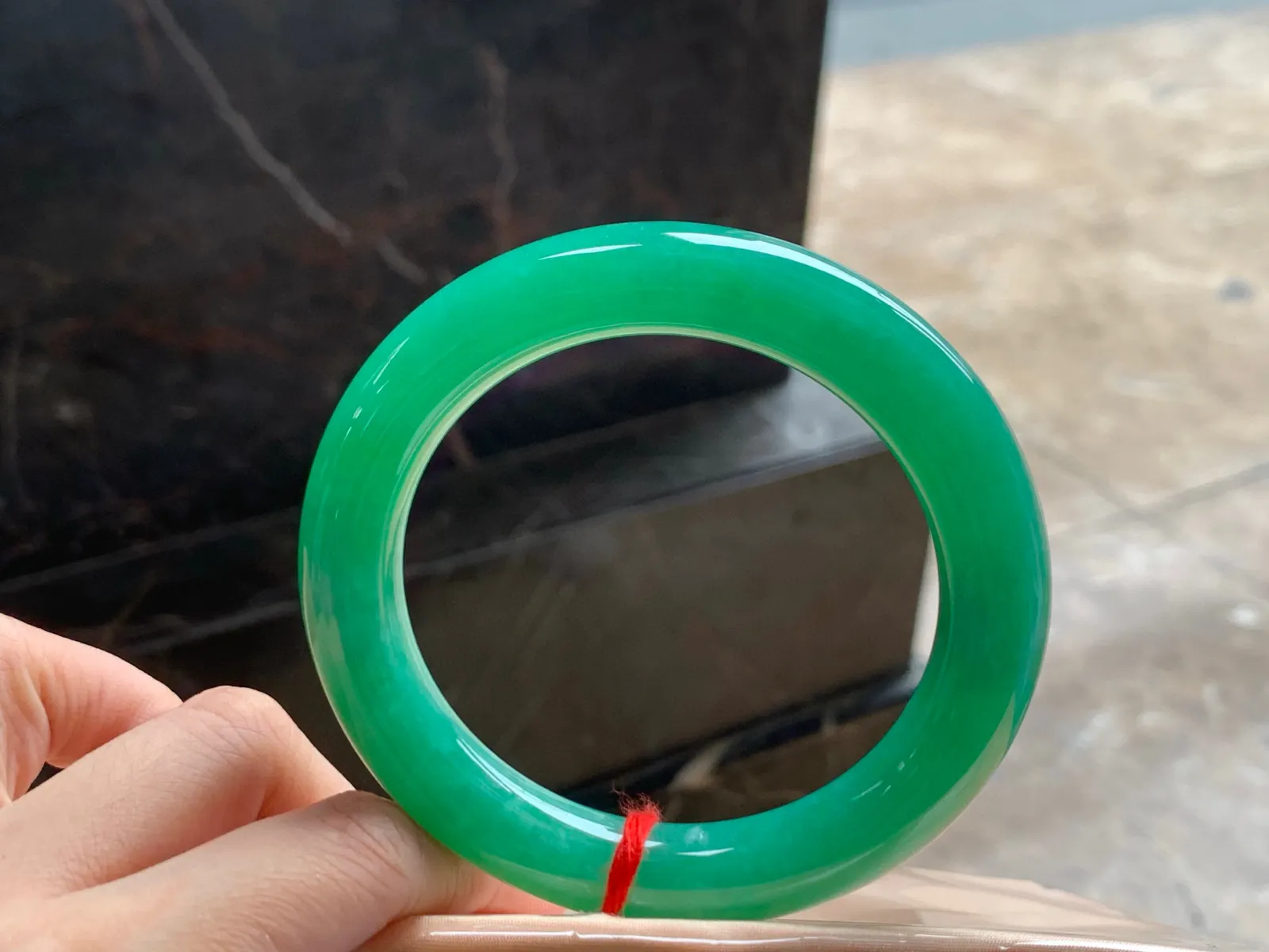 满色大圈福镯
颜色漂亮 60/11.7mm