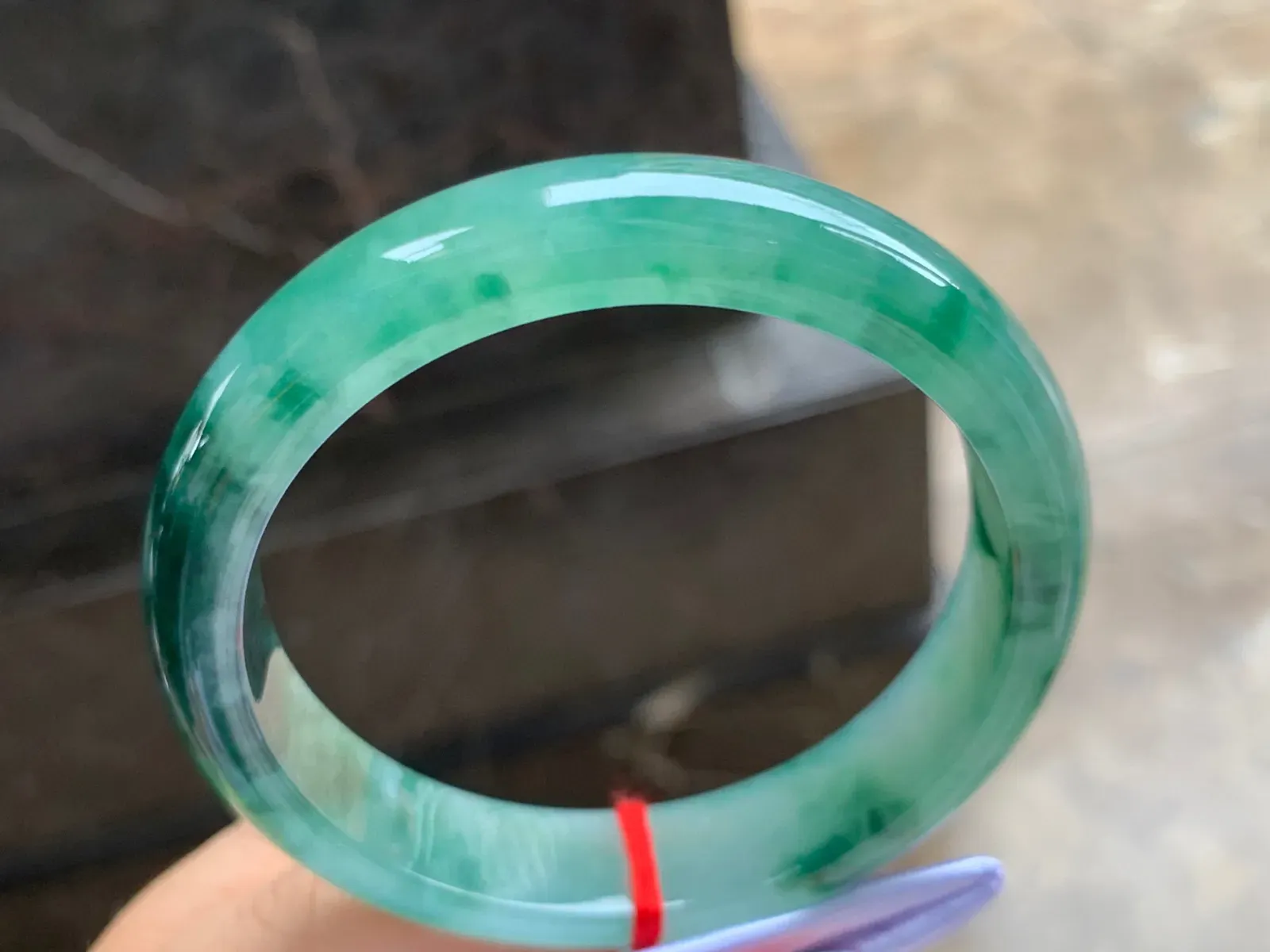 59-13-8mm
飘花手镯 种好水润 花色漂亮 大圈口