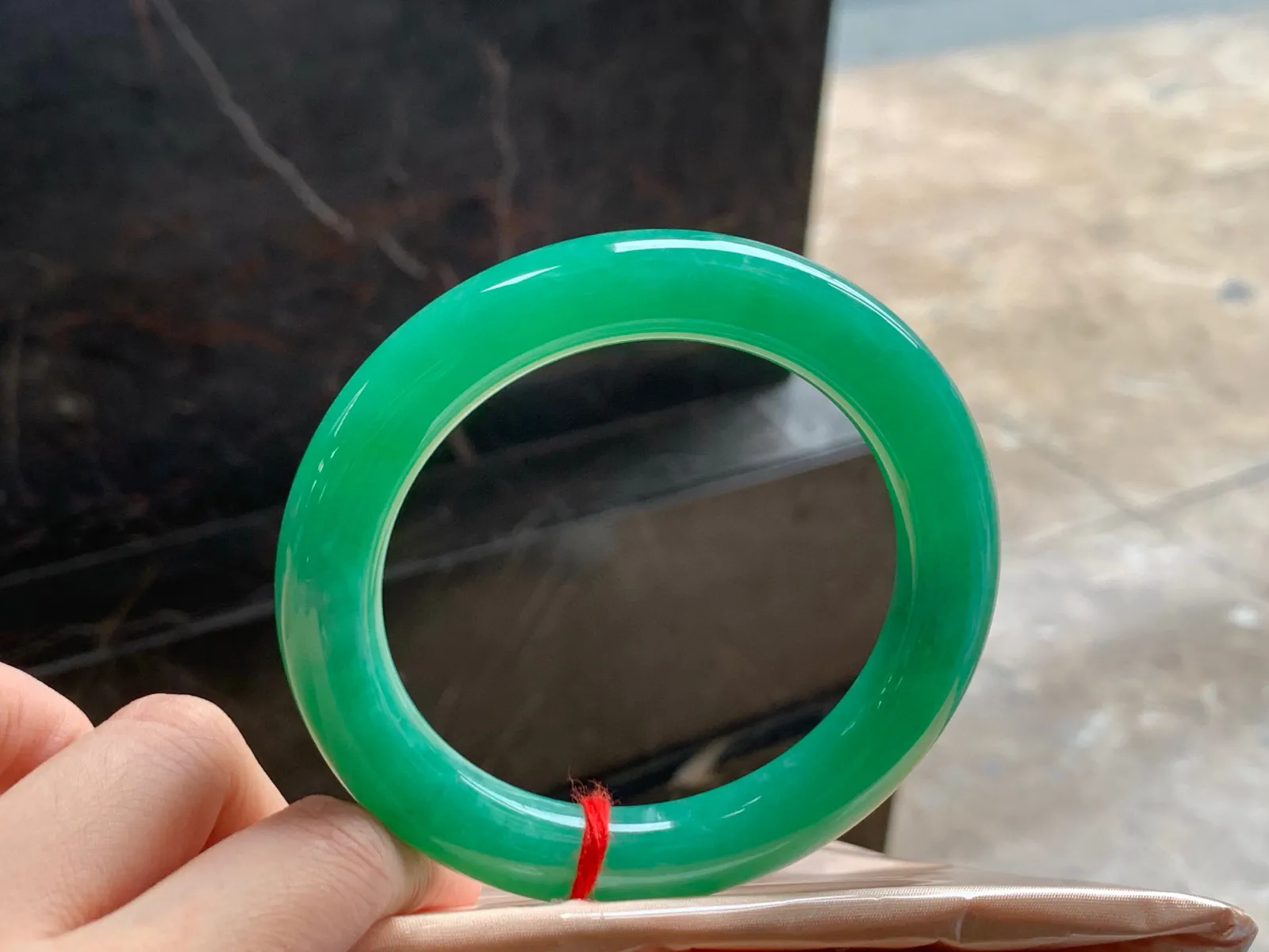 满色大圈福镯
颜色漂亮 60/11.7mm