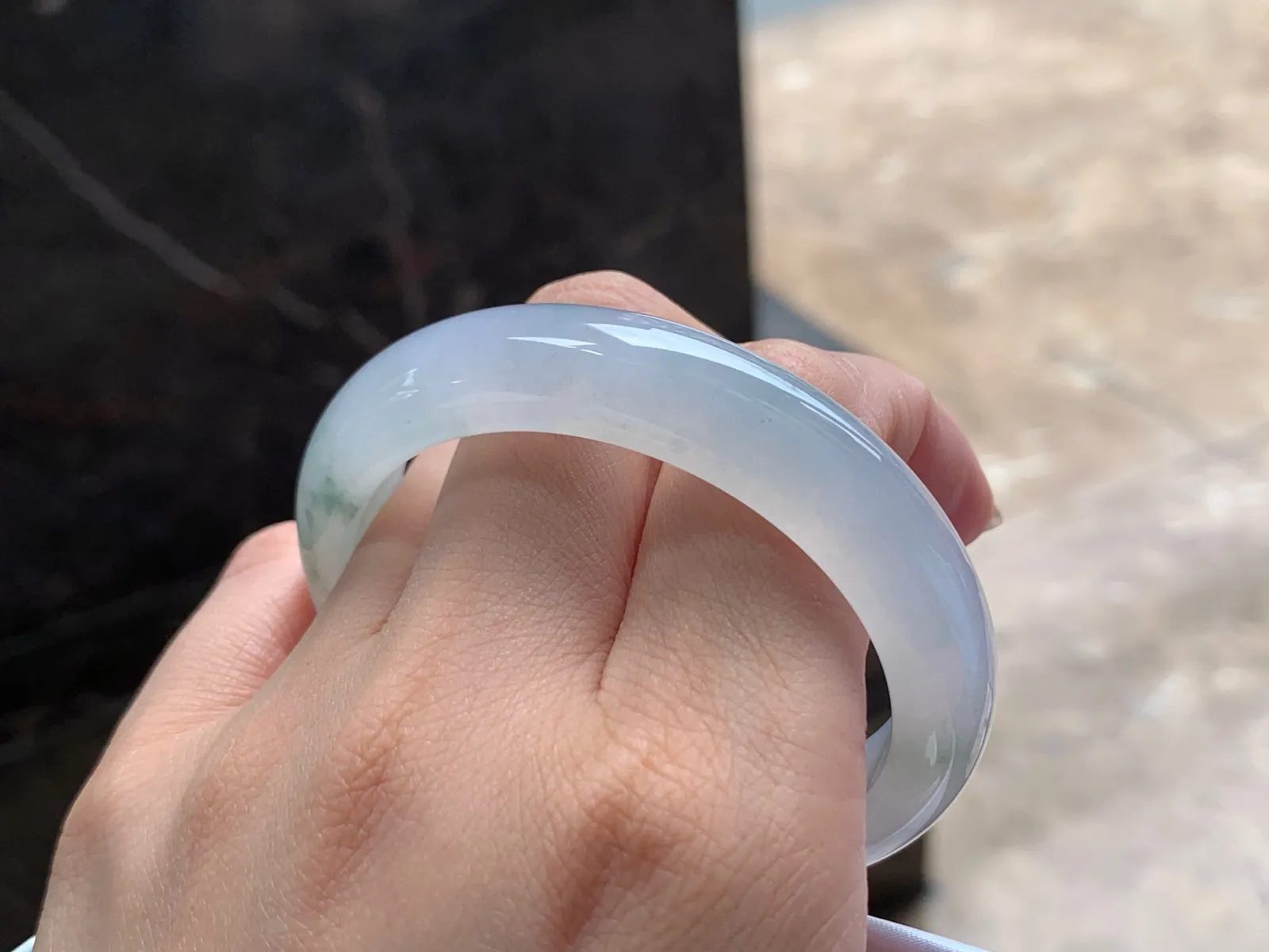 冰飘花手镯
干净清爽 51.5/11.9/7.8mm