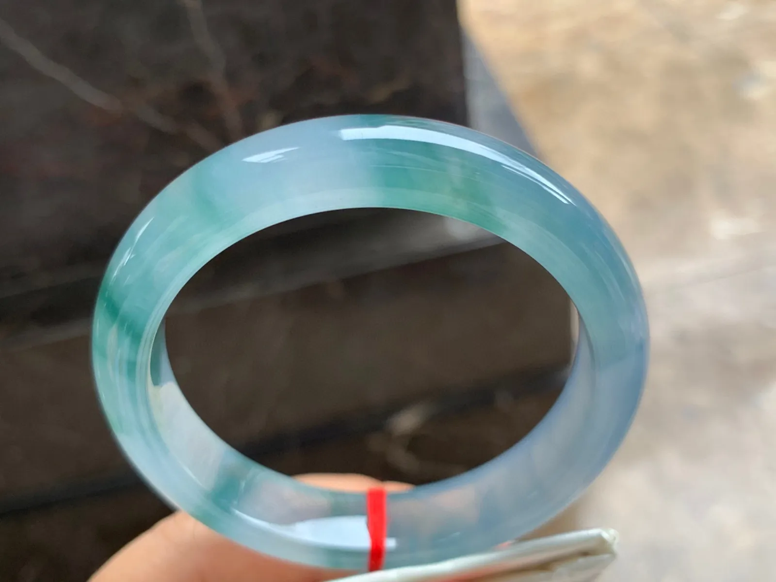 57-12.5-8.5mm
冰种飘花手镯 水润冰透 起胶的料子 性价比不错的