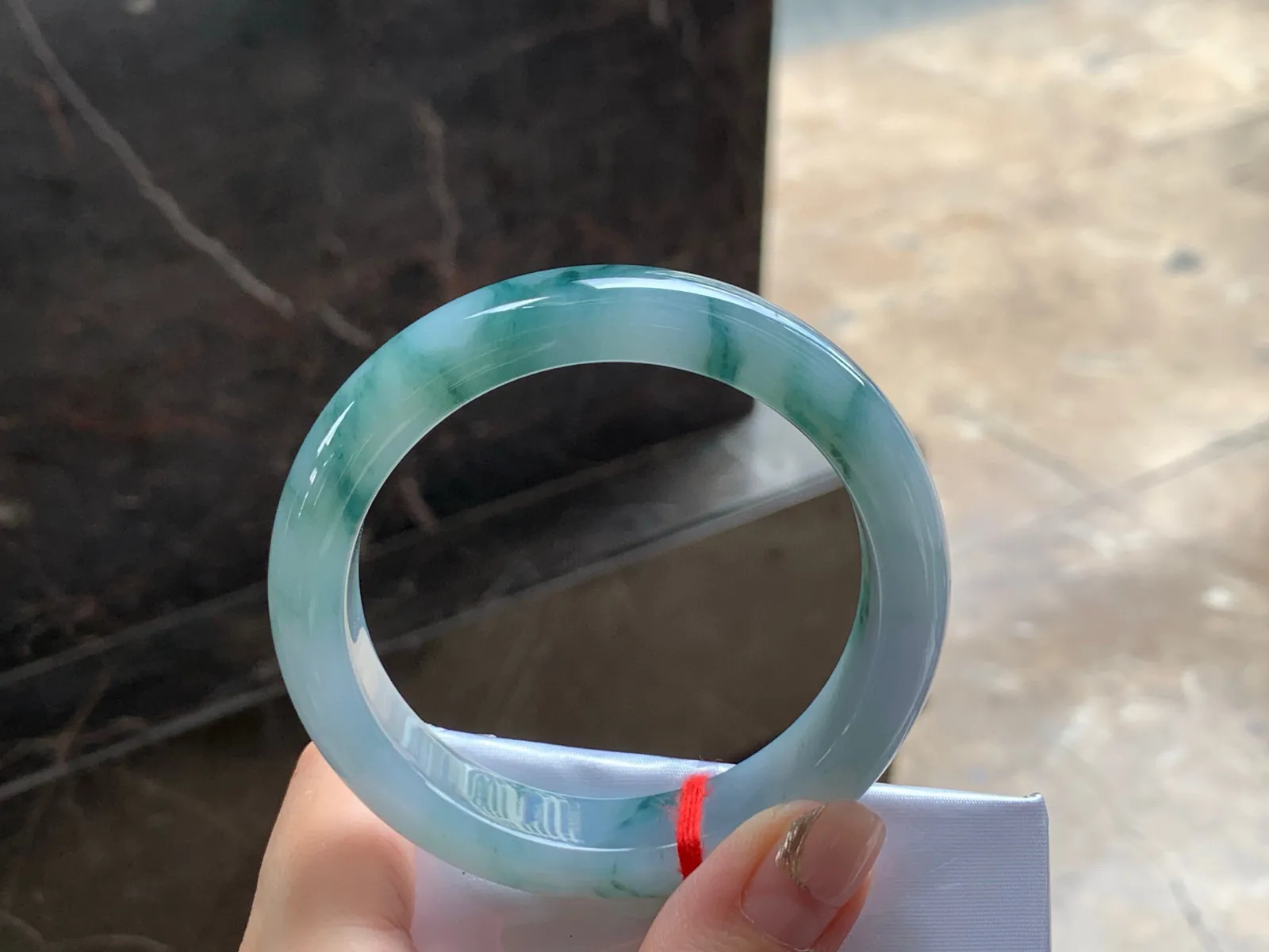 飘花手镯
玉质细腻 55/12.3/8.8mm