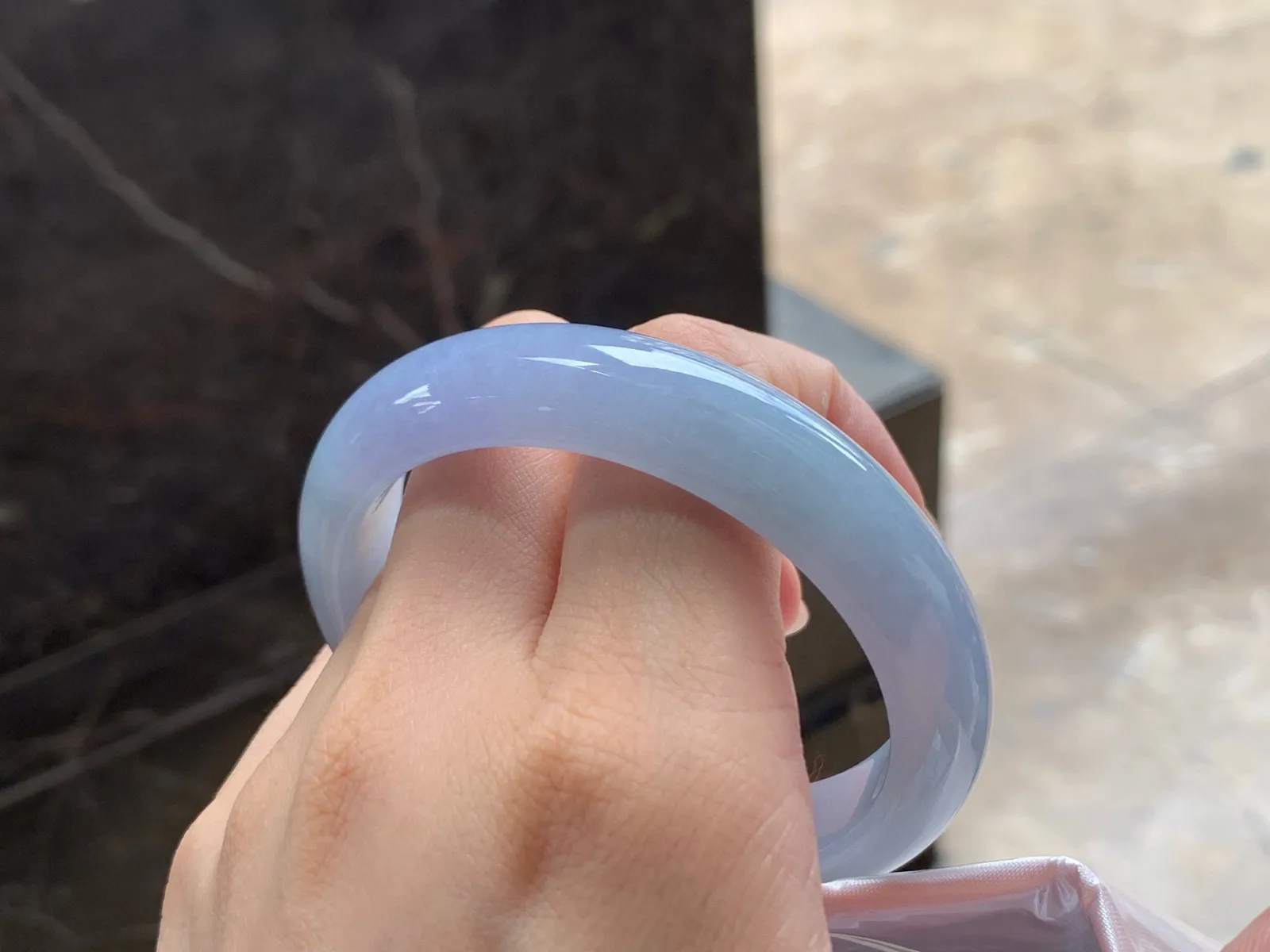 紫春手镯
细腻清爽 56/12.8/8.2mm