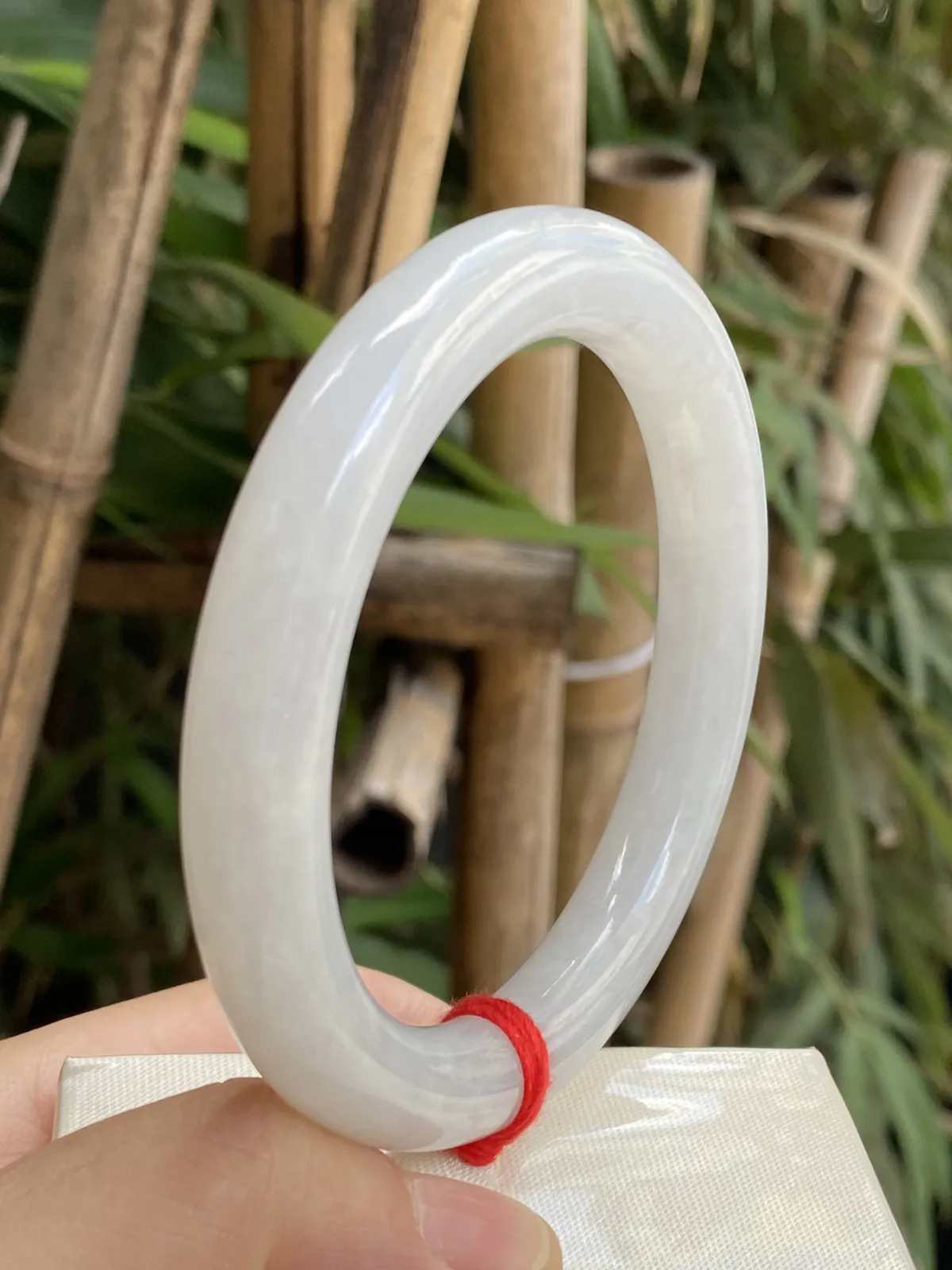推荐【59.1圈圆条镯】冰冰糯糯，水水润润，细腻，种老，水头好，超值～～ 细腻59.1*10.5*10
