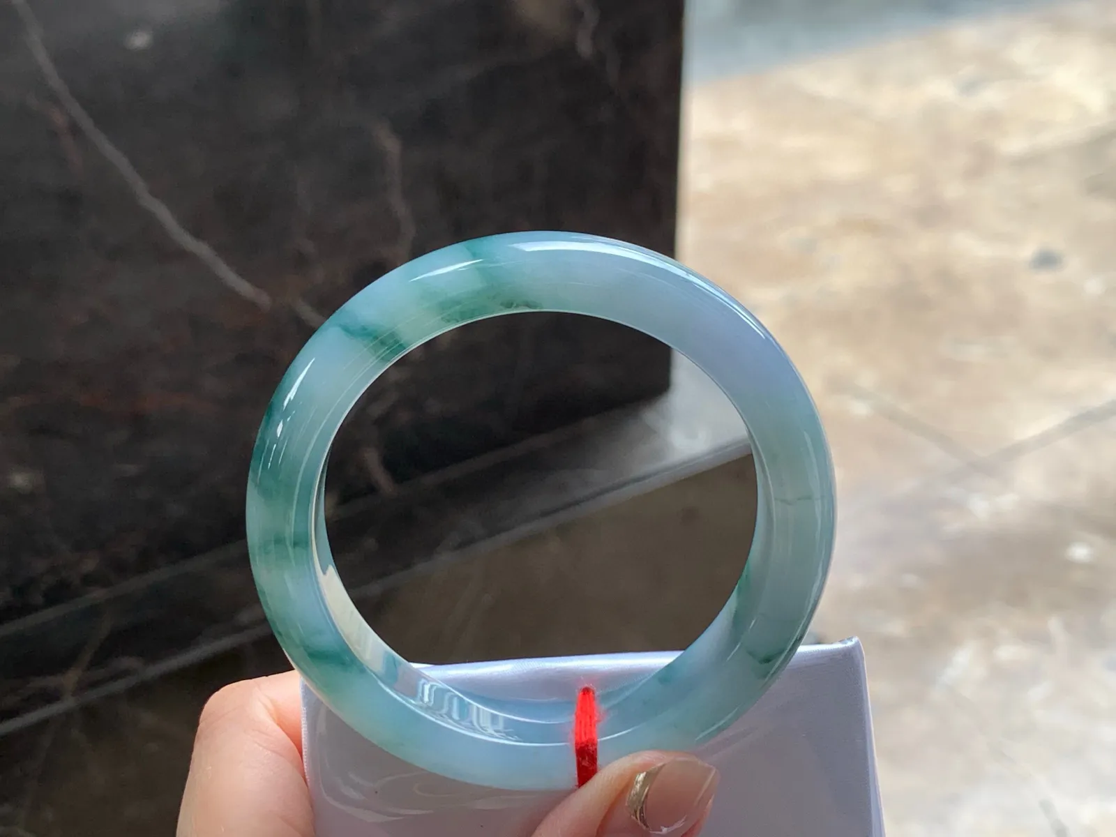 飘花手镯
玉质细腻 55/12.3/8.8mm