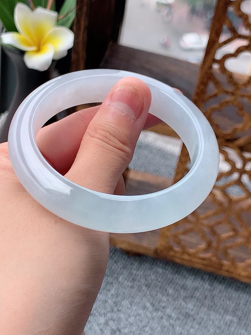 a货翡翠老坑白月光正装正圈手镯56-57圈口 尺寸56×12.5×8.3mm 重量61.08g 0531