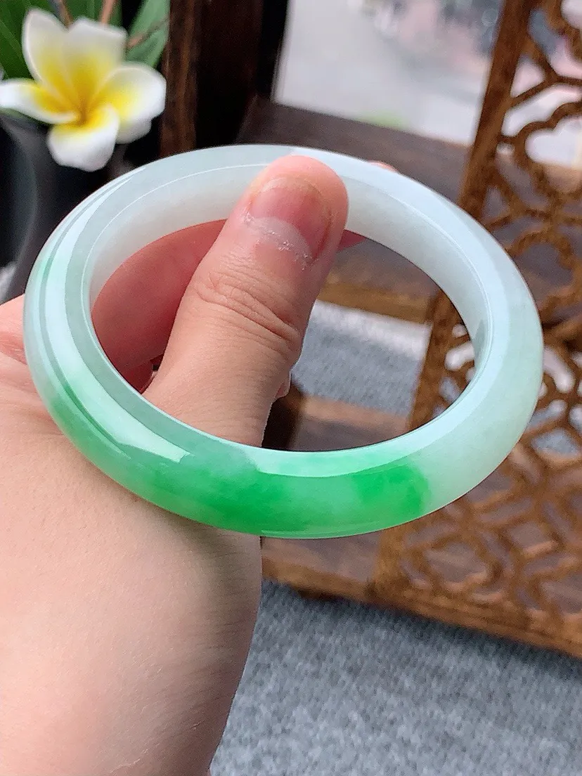 a货翡翠老坑飘阳绿正装正圈手镯55-56圈口 尺寸55.8×9.5×8.8mm 重量54.20g 0531 A71