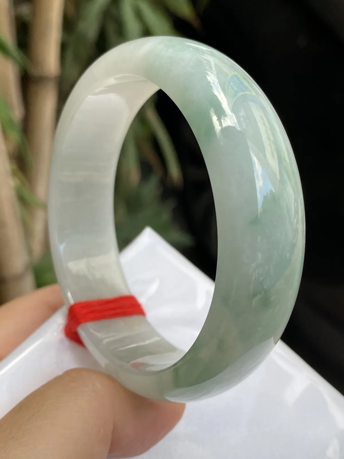 推荐【59.1圈飘花镯】一条水路经过超冰透，个别小纹不影响，大宽版，飘花美，种老，超值～～