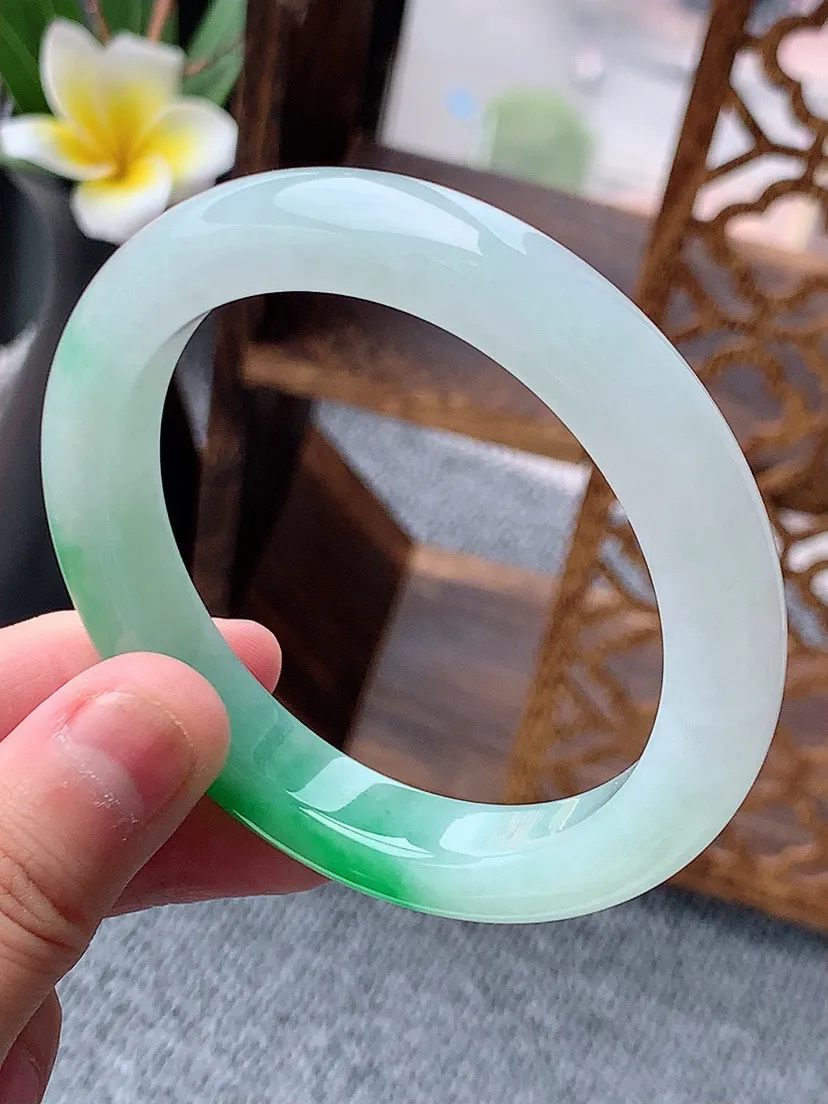 a货翡翠老坑飘阳绿正装正圈手镯55-56圈口 尺寸55.8×9.5×8.8mm 重量54.20g 0531 A71