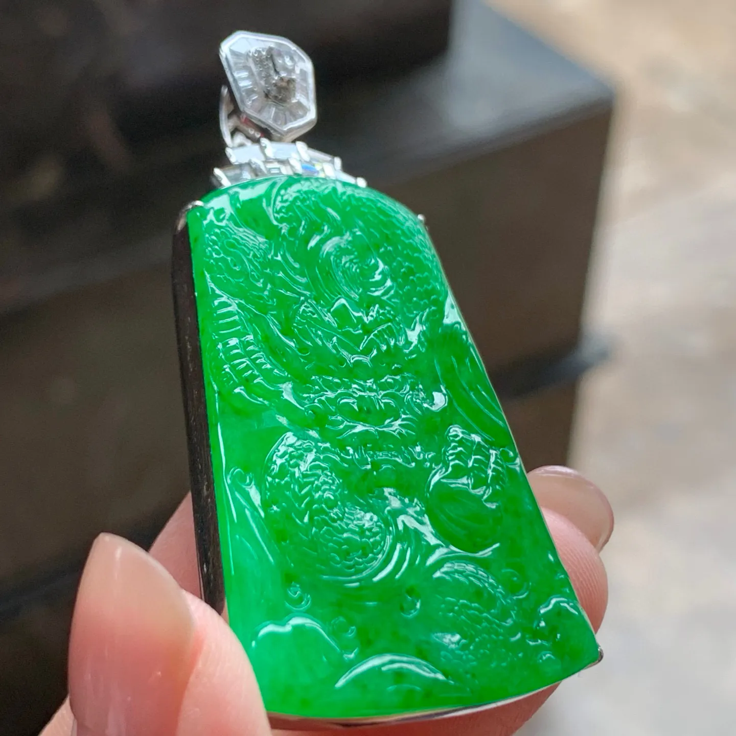 满色龙牌
真金镶嵌 大气