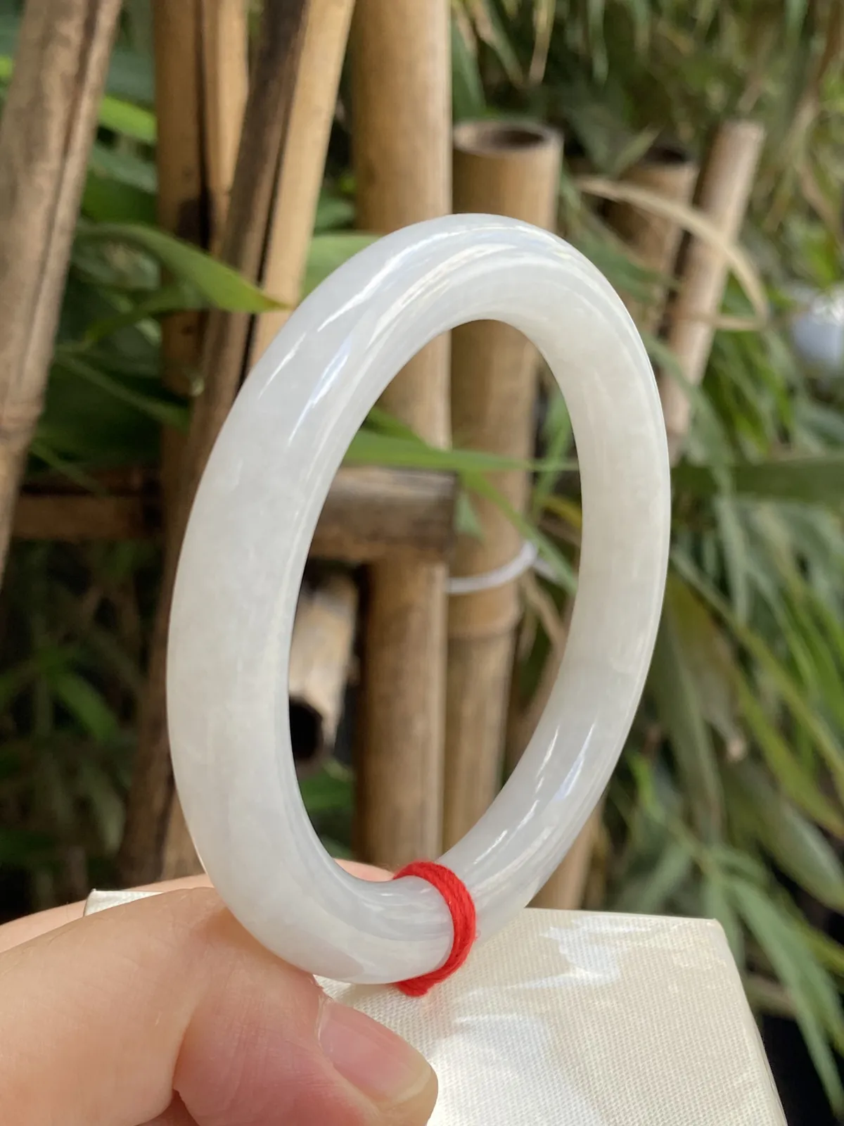 推荐【59.1圈圆条镯】冰冰糯糯，水水润润，细腻，种老，水头好，超值～～ 细腻59.1*10.5*10