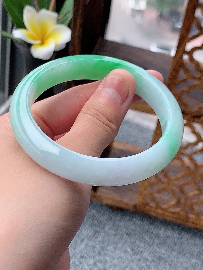 a货翡翠老坑飘绿正装正圈手镯57-58圈口 尺寸57×11.8×8mm 重量53.89g 0531
