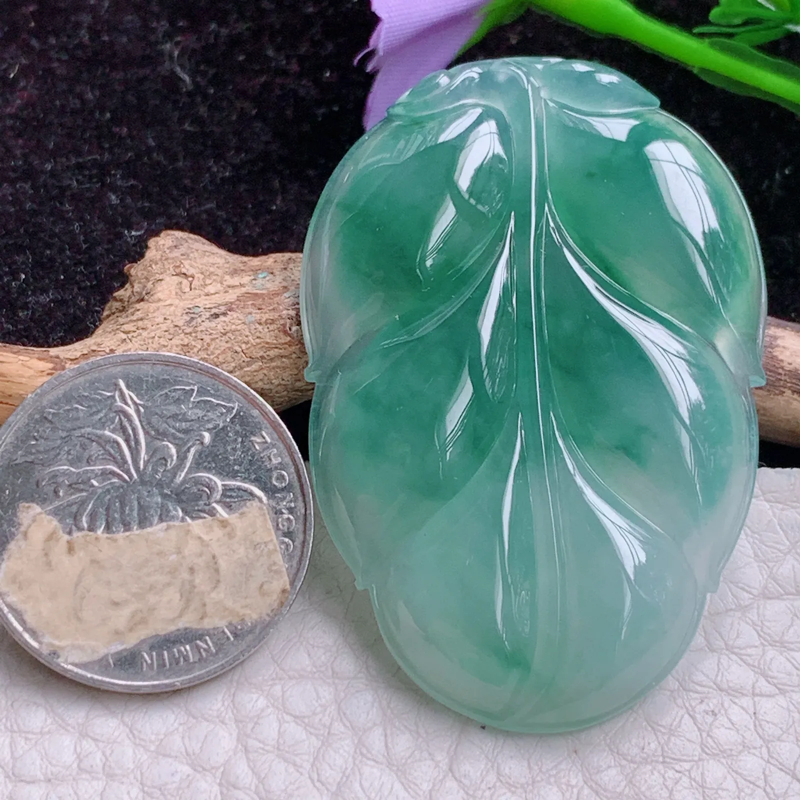 xqa实拍51.5*35*6天然翡翠胶感飘花大业有成 树叶玉吊坠 玉挂件