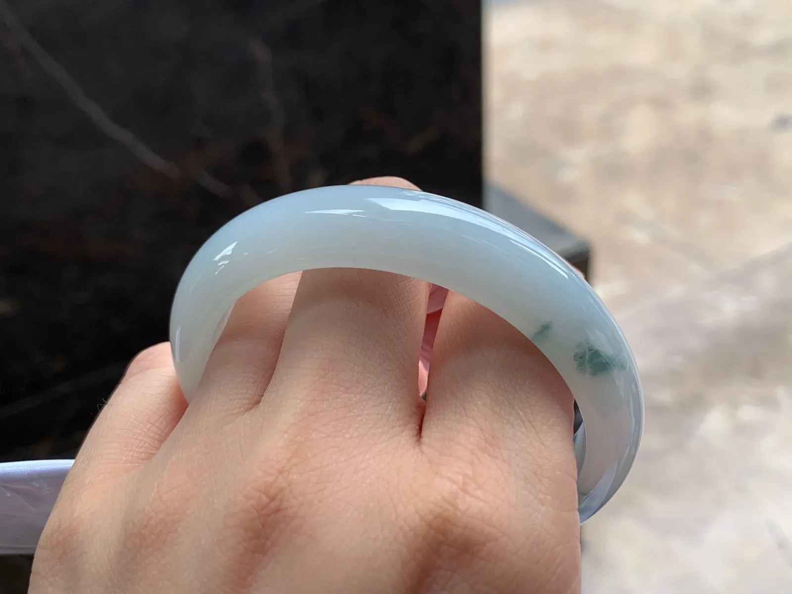 飘花贵妃镯
细腻清爽 54.8/13/8mm