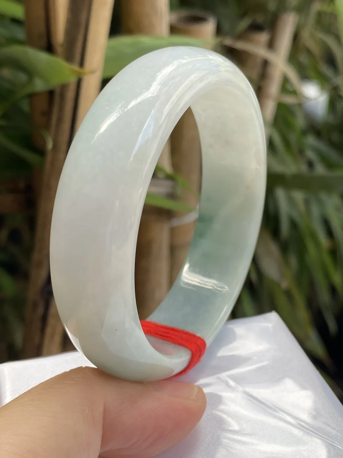 推荐【59.1圈飘花镯】一条水路经过超冰透，个别小纹不影响，大宽版，飘花美，种老，超值～～