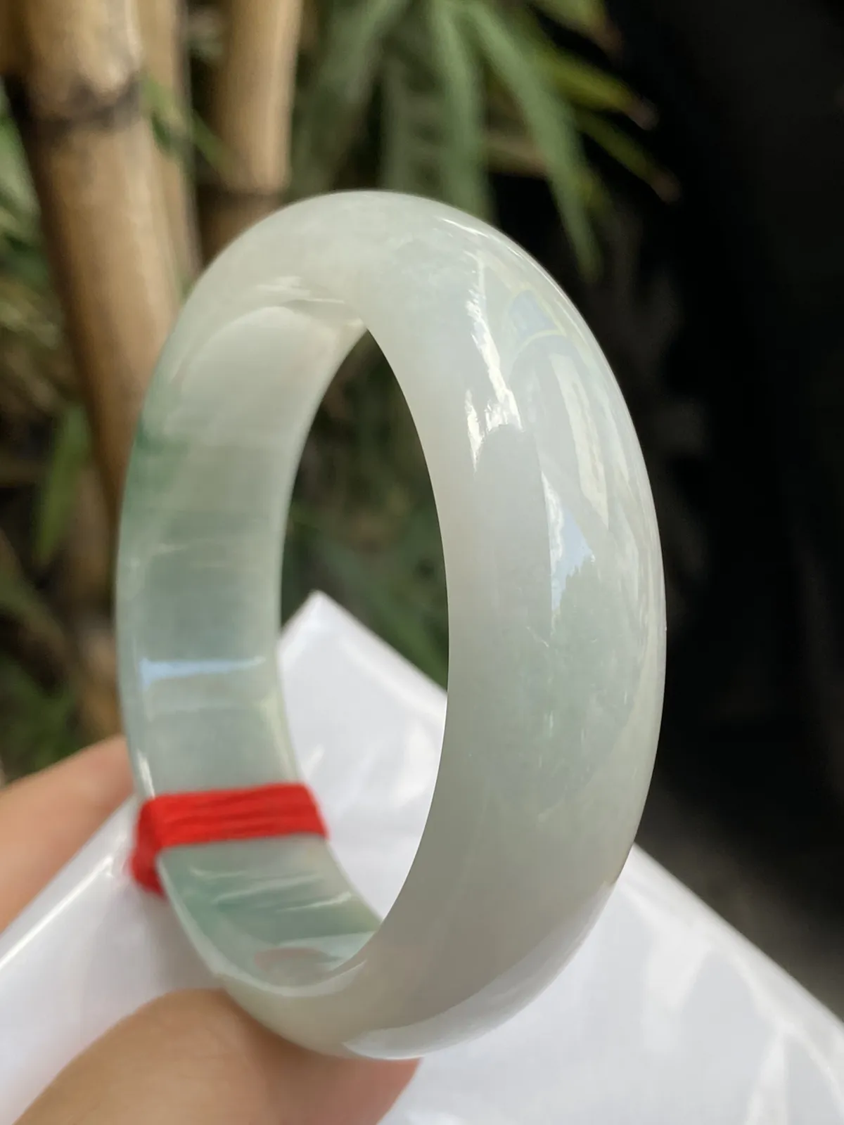 推荐【59.1圈飘花镯】一条水路经过超冰透，个别小纹不影响，大宽版，飘花美，种老，超值～～