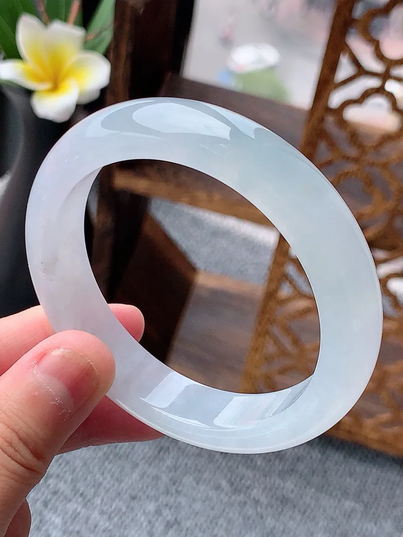 a货翡翠老坑白月光正装正圈手镯56-57圈口 尺寸56×12.5×8.3mm 重量61.08g 0531