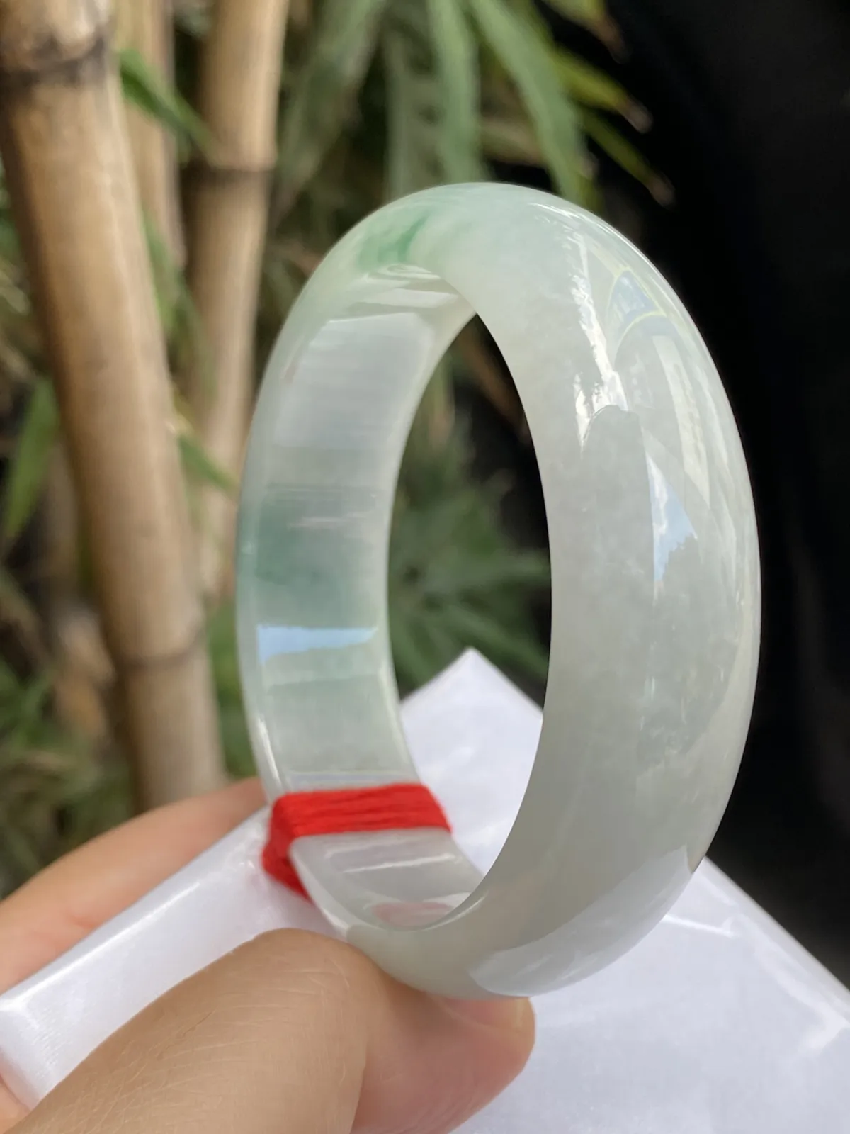推荐【59.1圈飘花镯】一条水路经过超冰透，个别小纹不影响，大宽版，飘花美，种老，超值～～