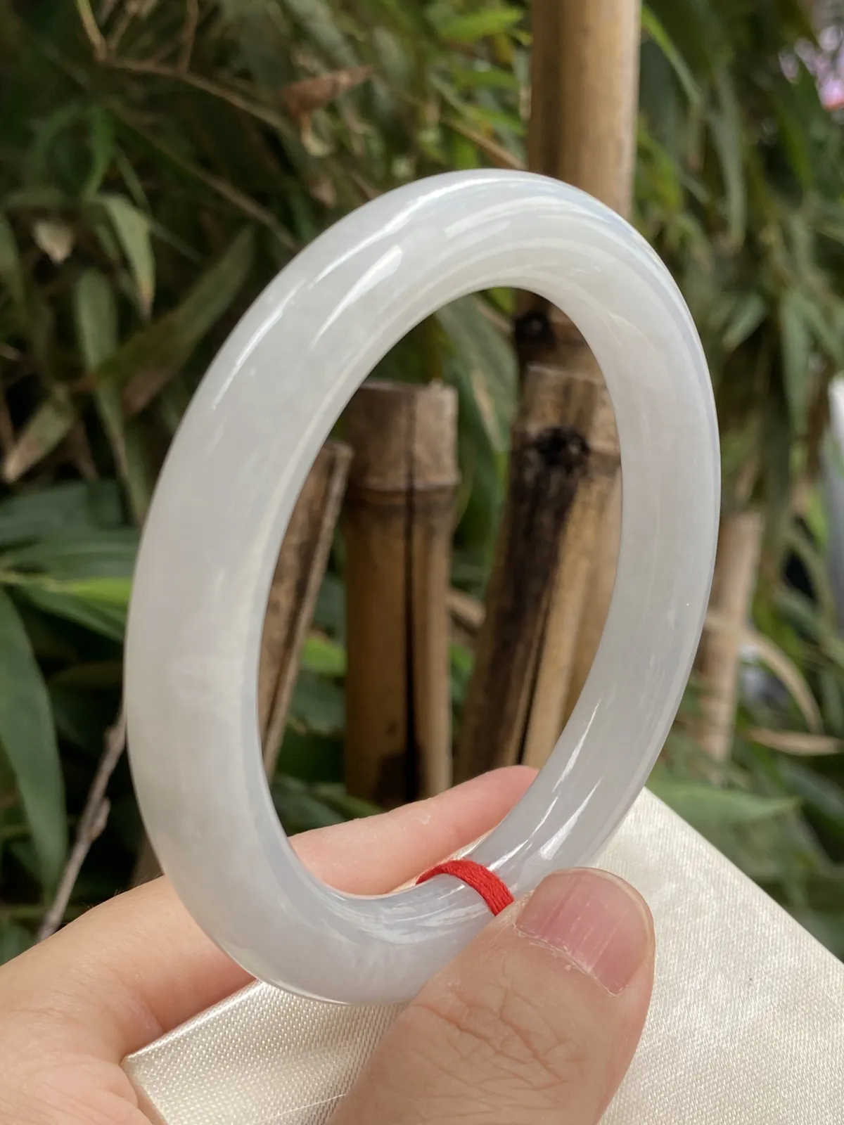 推荐【59.7圈圆条镯】大圈口，冰冰糯糯，水水润润，细腻，种老，水头好，超值～～ 细腻59.7*10.6*10.2