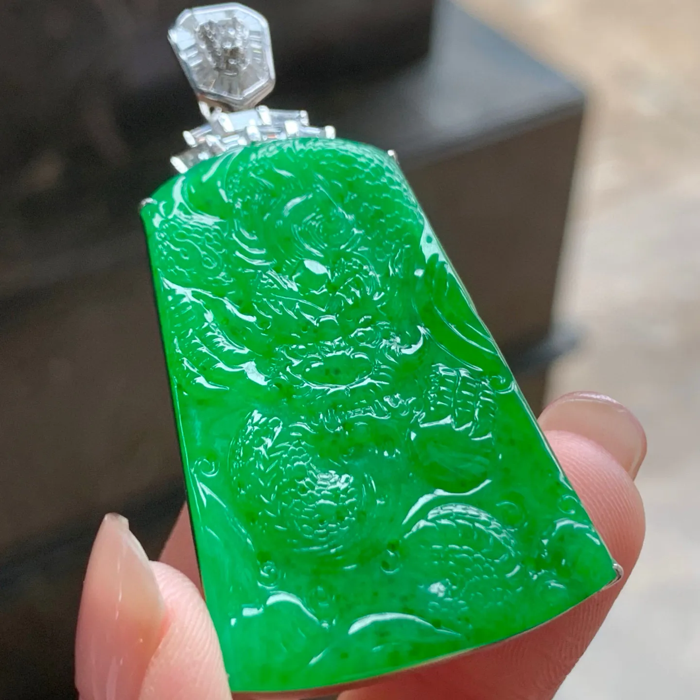 满色龙牌
真金镶嵌 大气