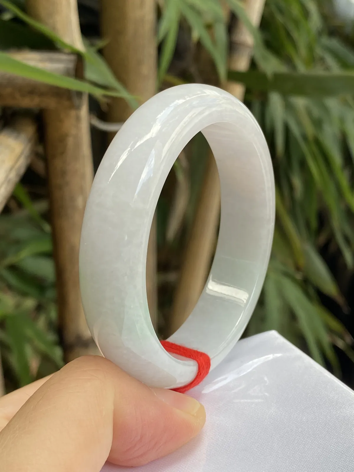 推荐【54圈飘绿镯】飘淡绿花，水润，细腻，种老，水头好，超值～～