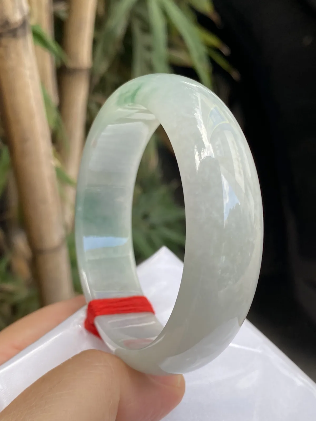 推荐【59.1圈飘花镯】一条水路经过超冰透，个别小纹不影响，大宽版，飘花美，种老，超值～～