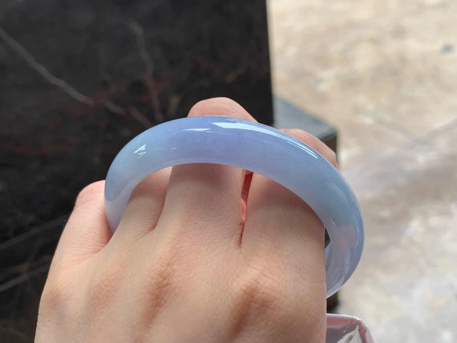 紫春手镯
细腻清爽 56/12.8/8.2mm