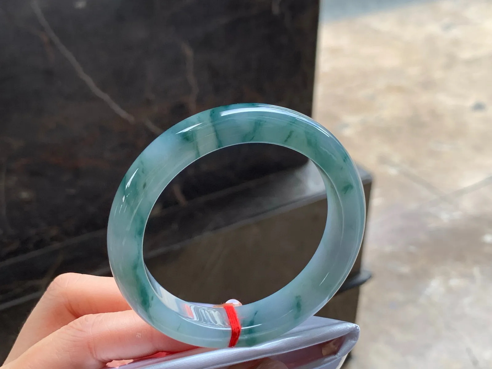飘花手镯
玉质细腻 55/12.3/8.8mm