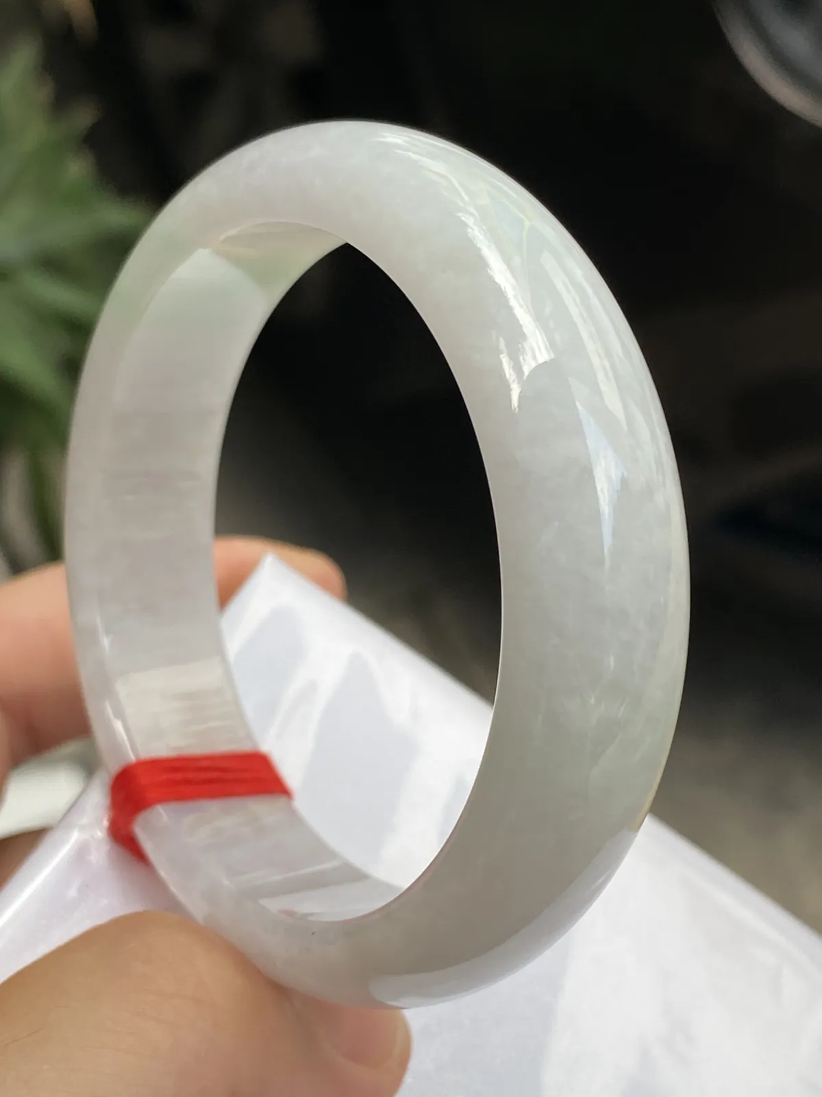 推荐【54圈飘绿镯】飘淡绿花，水润，细腻，种老，水头好，超值～～
