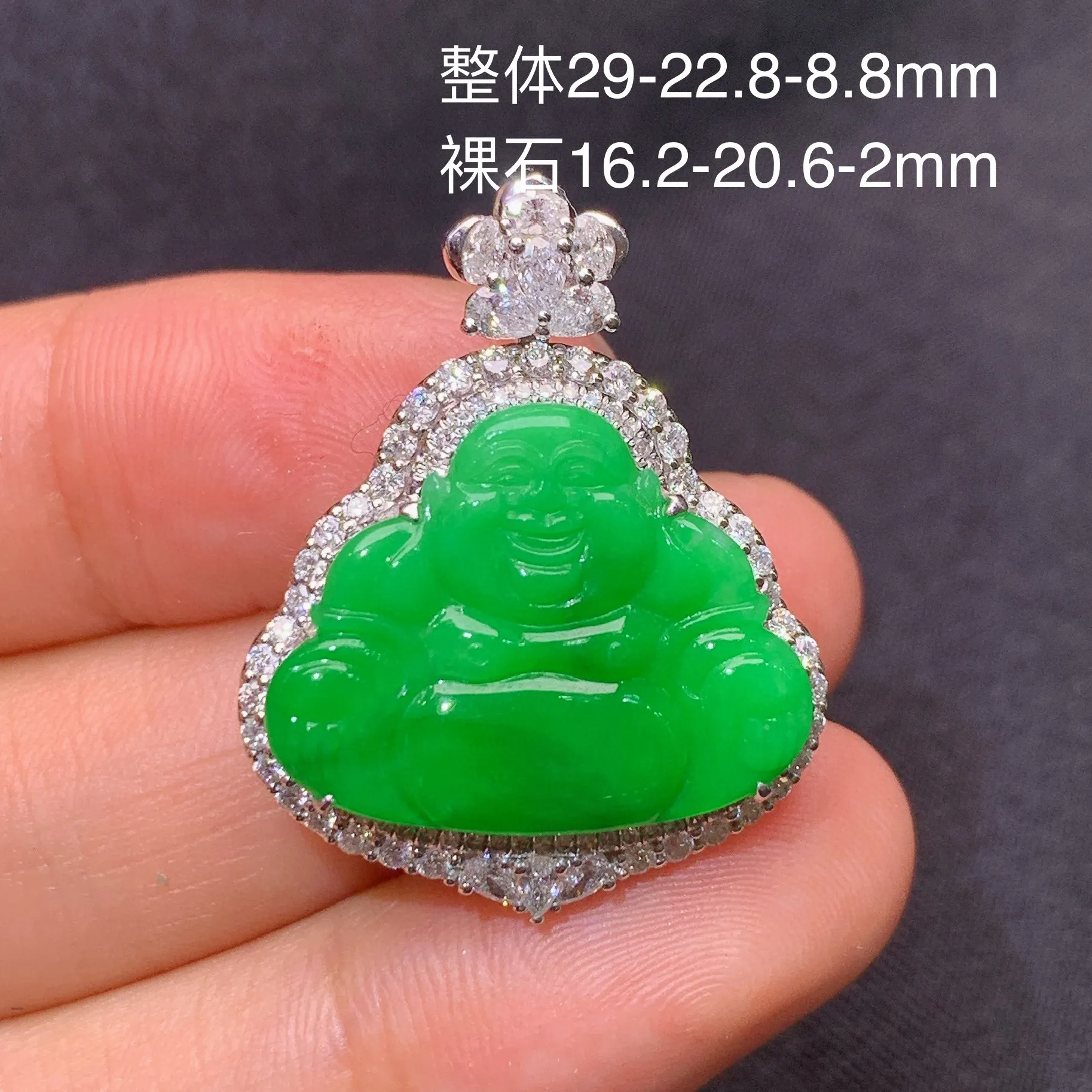冰阳绿笑佛吊坠，18k金镶嵌，色泽鲜阳，品相好，种水足，整体尺寸29*22.8*8.8