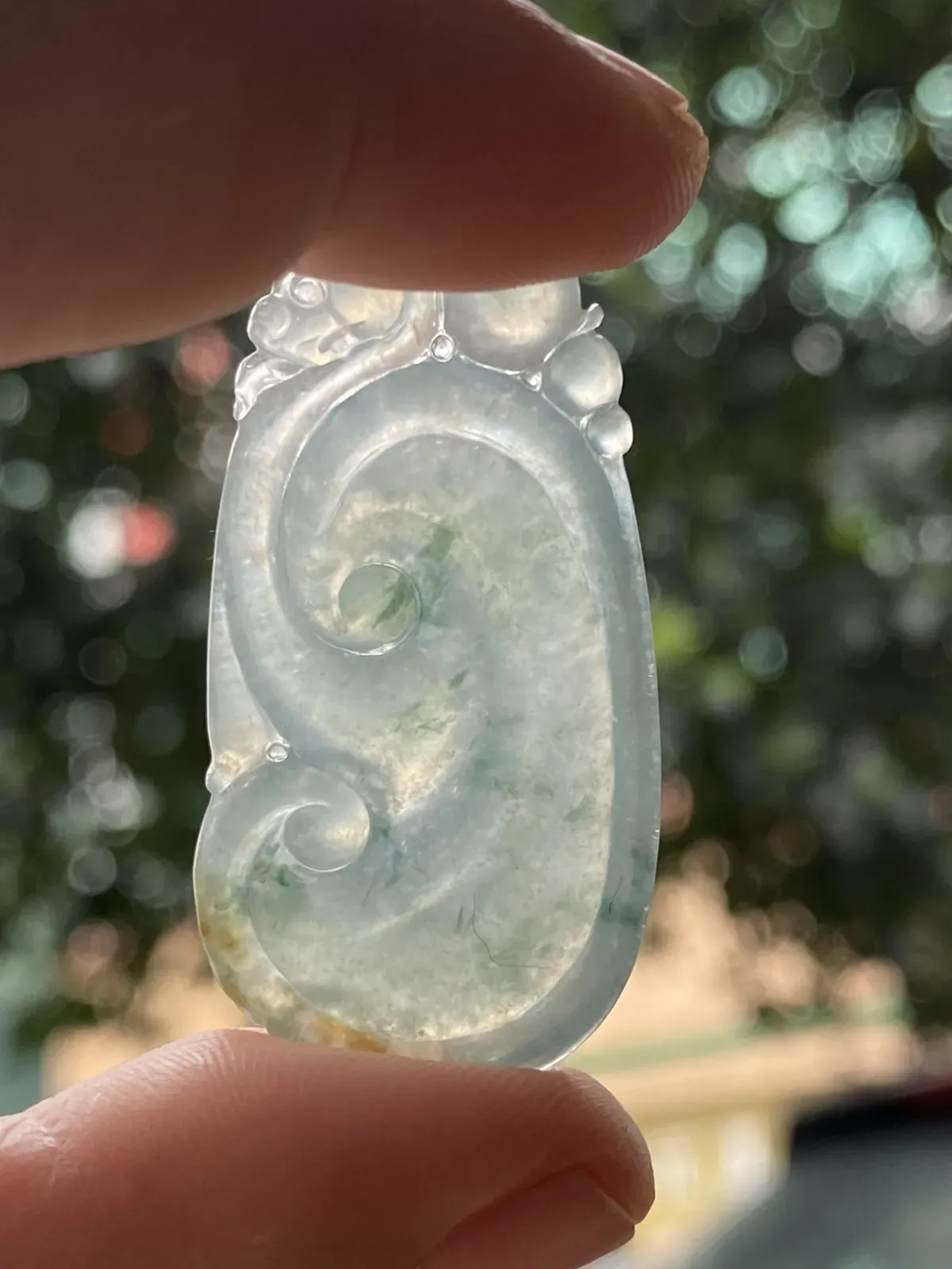 推荐【冰飘花三彩如意】无纹裂，水润冰透，起光，飘蓝花招财黄翡，细腻种老，超值～～