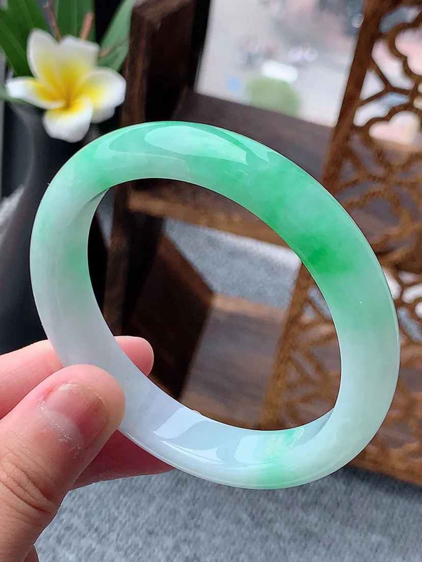 a货翡翠老坑飘绿正装正圈手镯57-58圈口 尺寸57×11.8×8mm 重量53.89g 0531