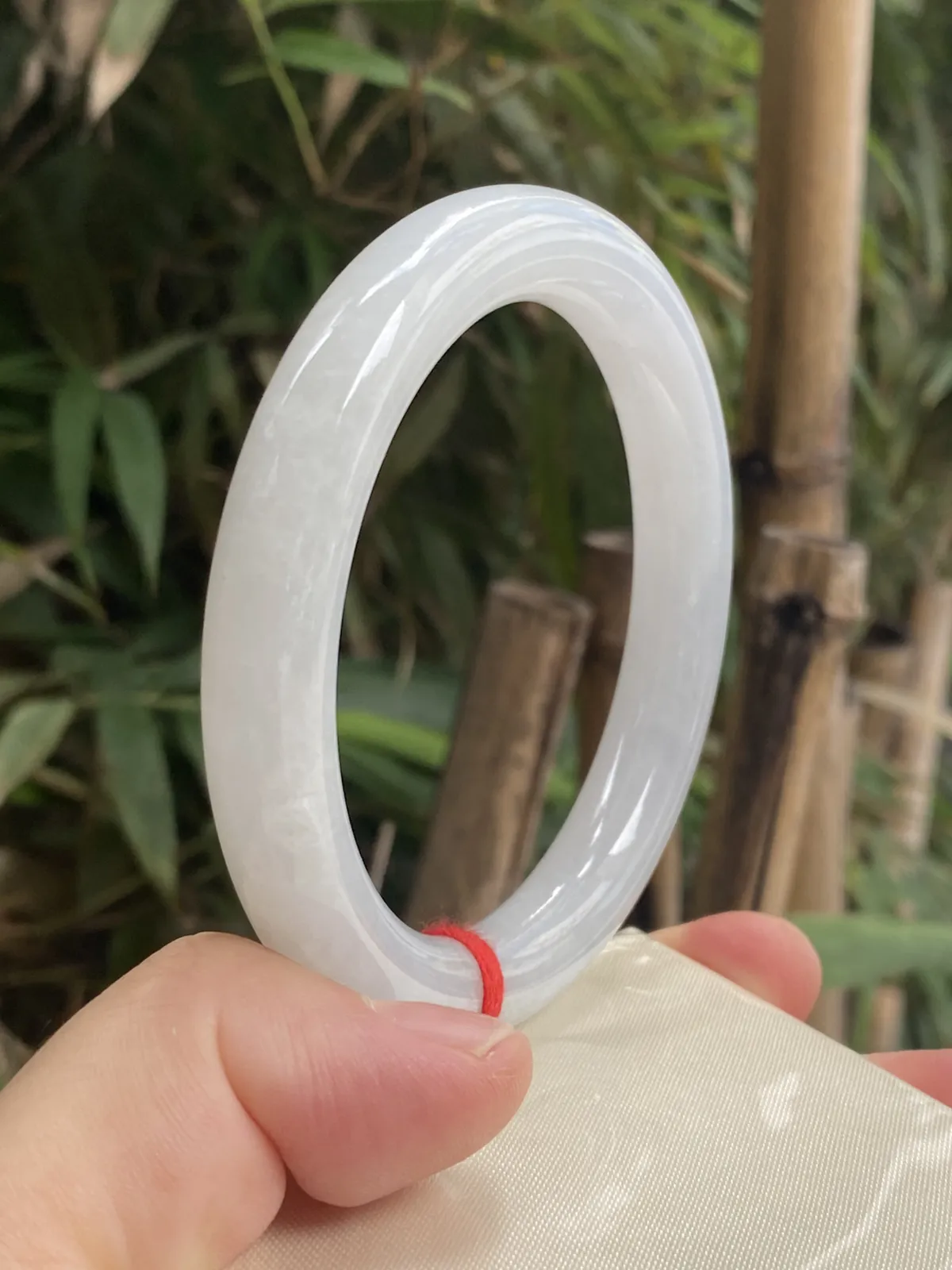 推荐【59.7圈圆条镯】大圈口，冰冰糯糯，水水润润，细腻，种老，水头好，超值～～ 细腻59.7*10.6*10.2