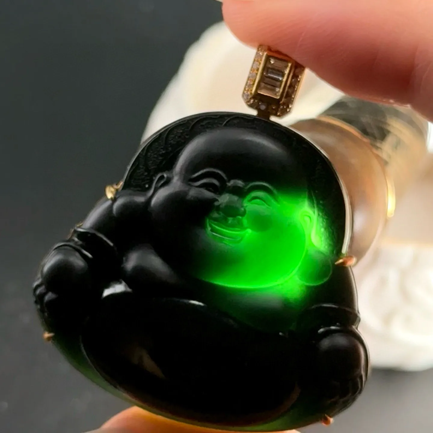 精品18k墨翠大肚佛 种好色正 黑度极好 打灯通透 油性十足 尺寸45.8