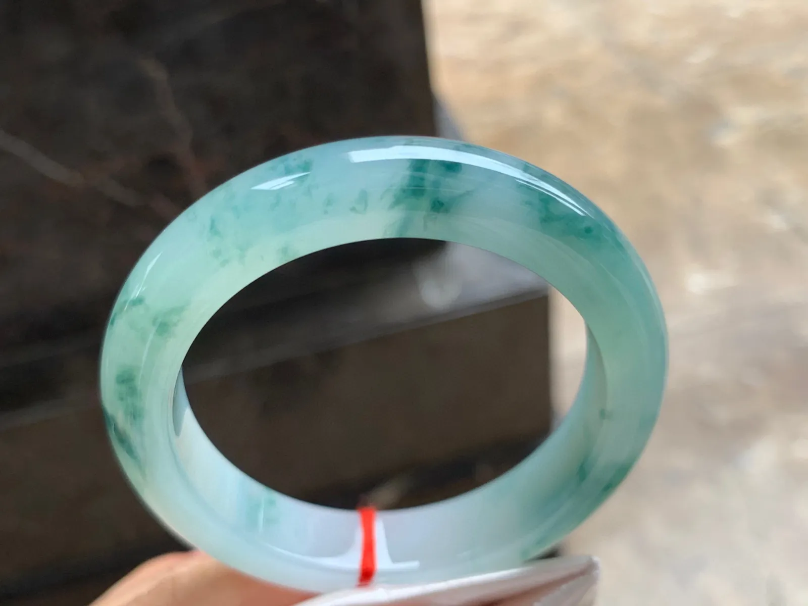 54.5-12.5-9mm
冰种飘花手镯 水润冰透 花色漂亮 