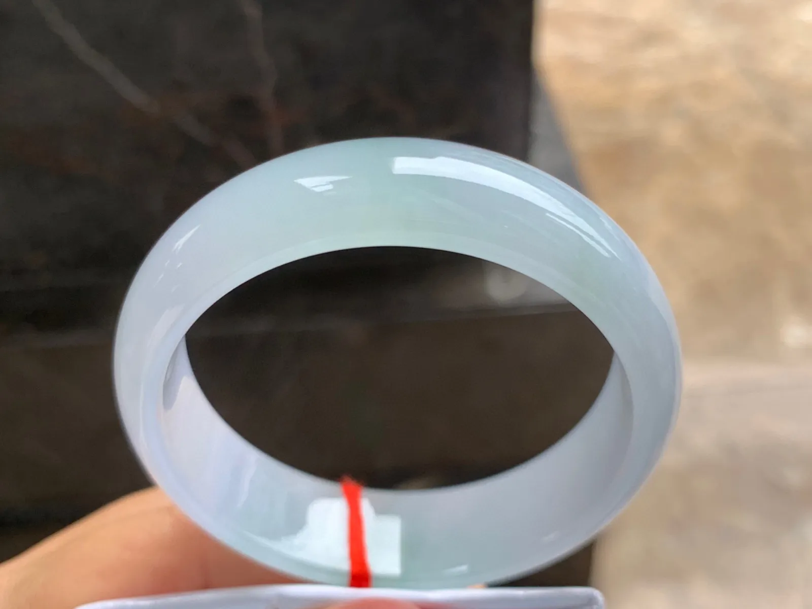57.5-17-7.5mm
冰种飘花宽版手镯 水润冰透 清爽