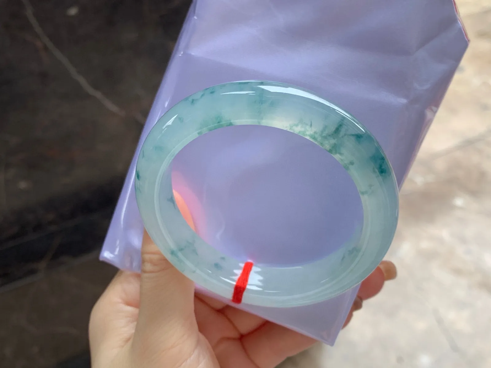 冰飘花手镯
尺寸：56.2-12.2-9.3mm
冰味十足～实物漂亮