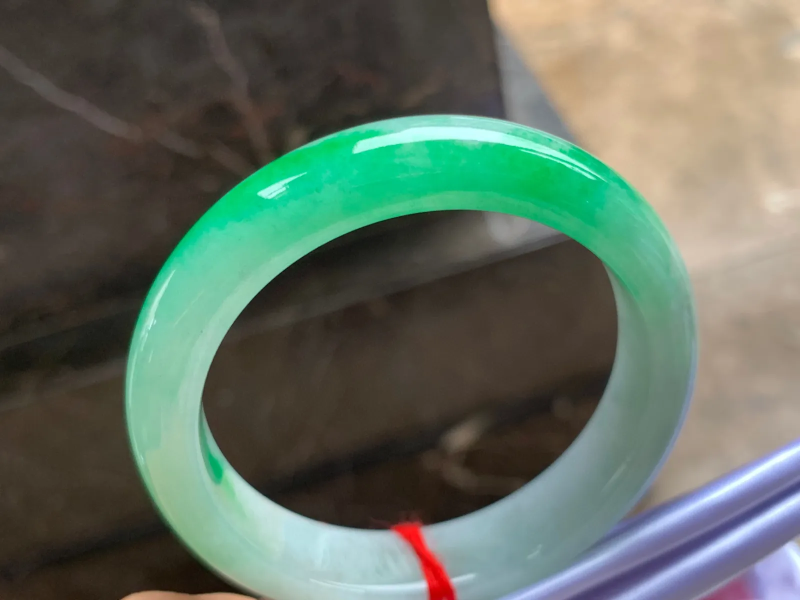 56-13-8.5mm
带色手镯 颜色辣绿 条形优秀 上手大气